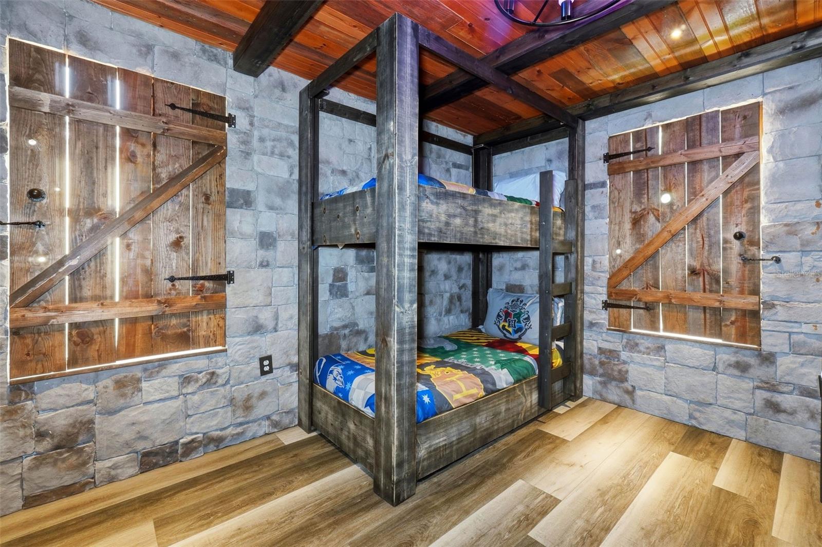 Image 30 of 59 For 1408 Moon Valley Drive