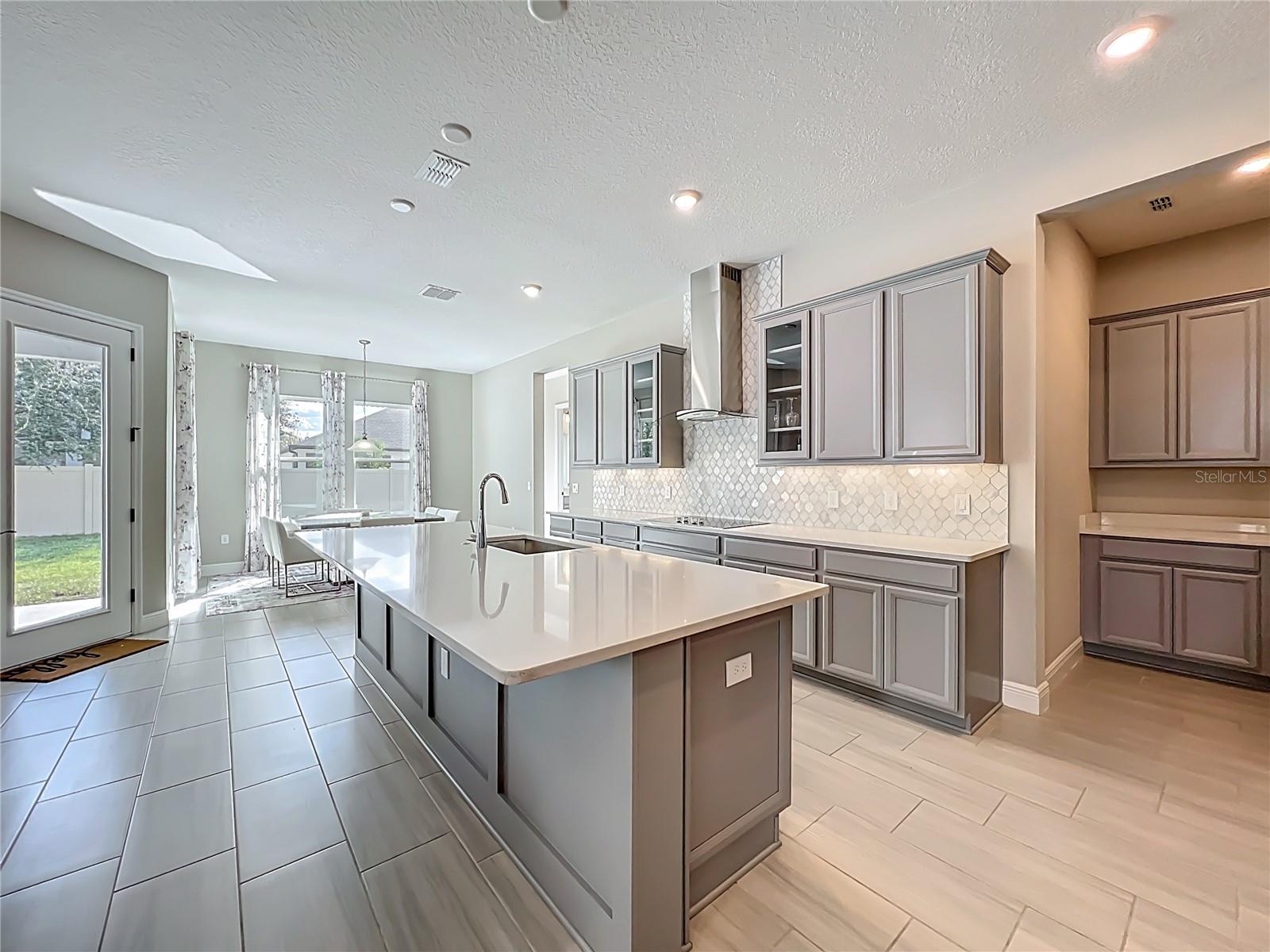 Image 16 of 72 For 9929 Summerlake Groves Street