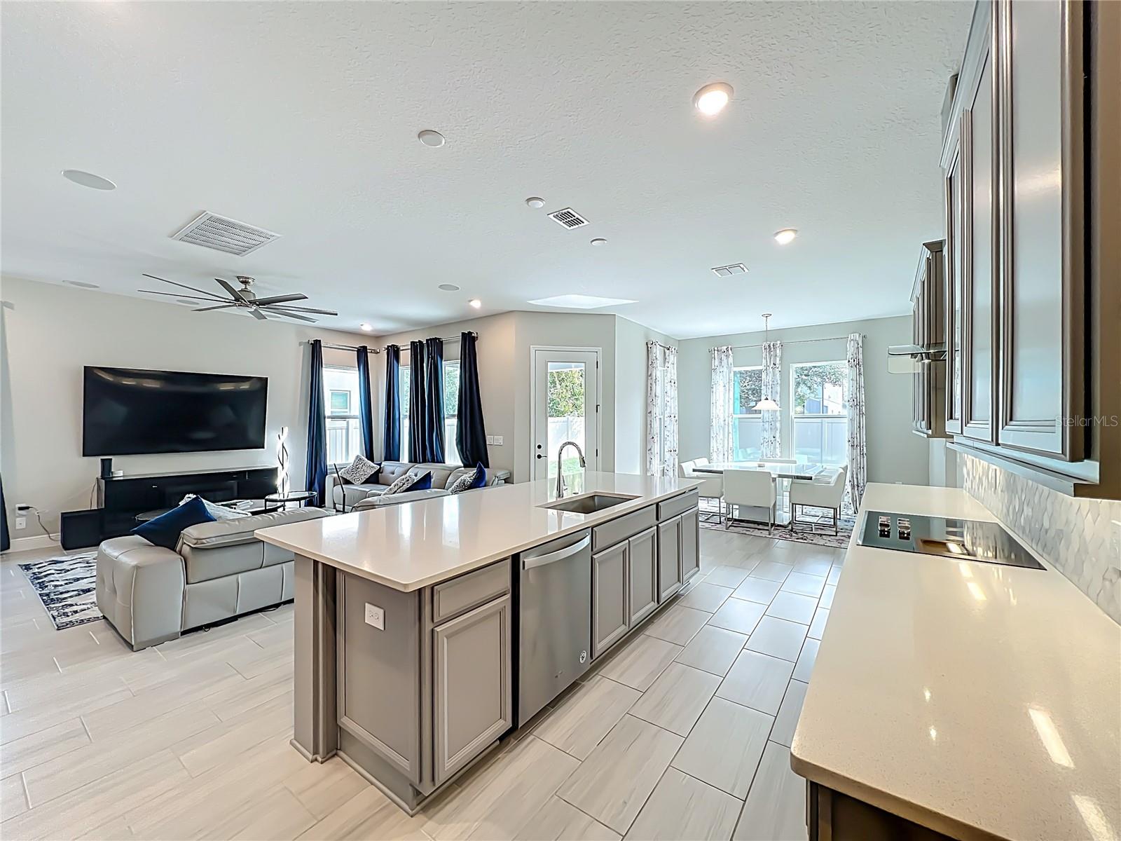 Image 19 of 72 For 9929 Summerlake Groves Street