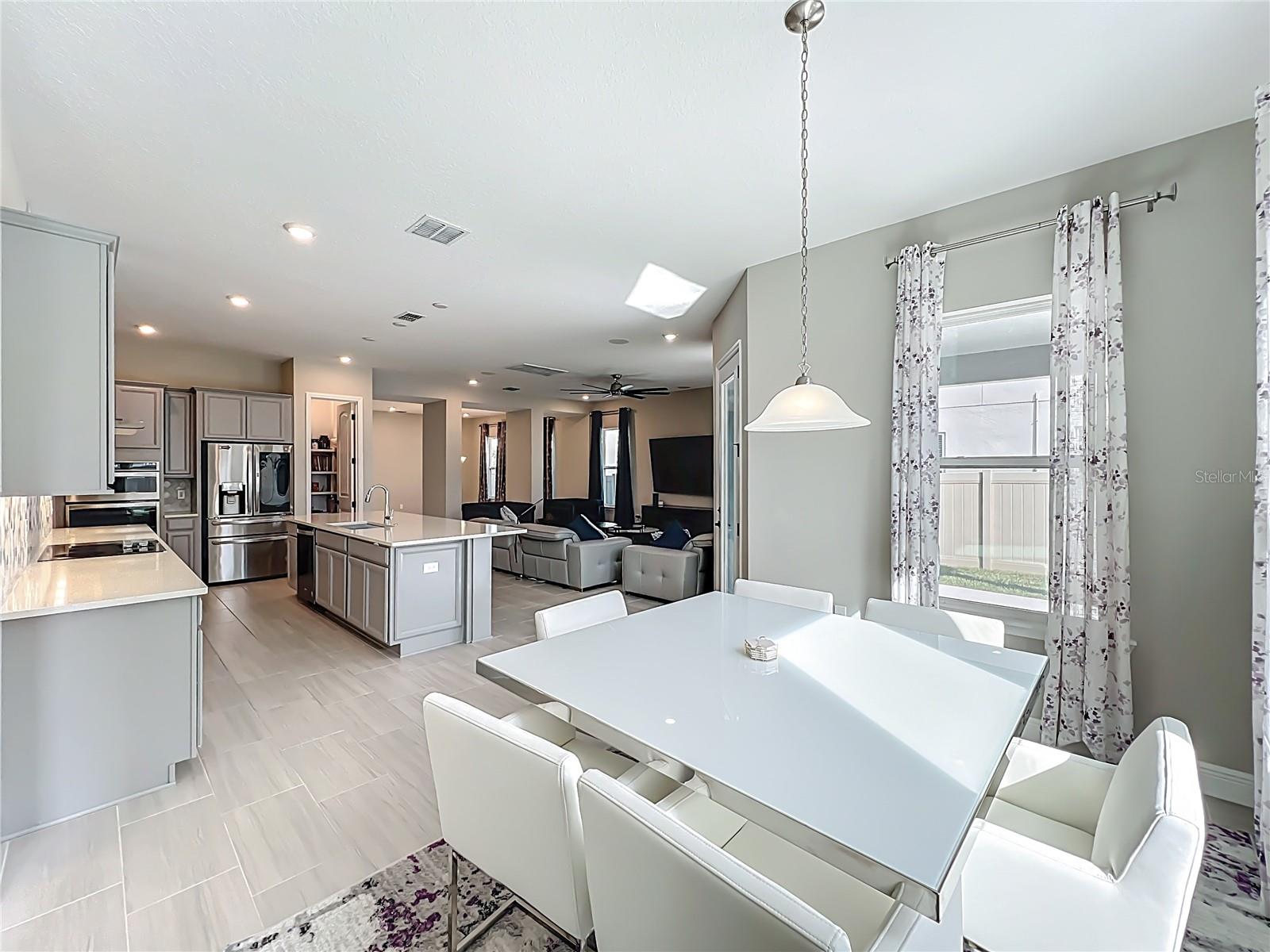 Image 25 of 72 For 9929 Summerlake Groves Street