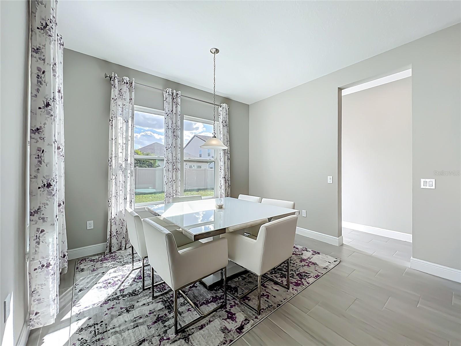 Image 26 of 72 For 9929 Summerlake Groves Street