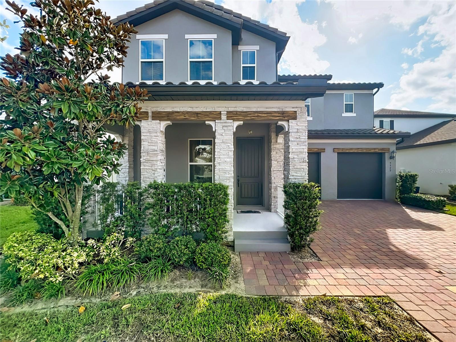 Image 3 of 72 For 9929 Summerlake Groves Street