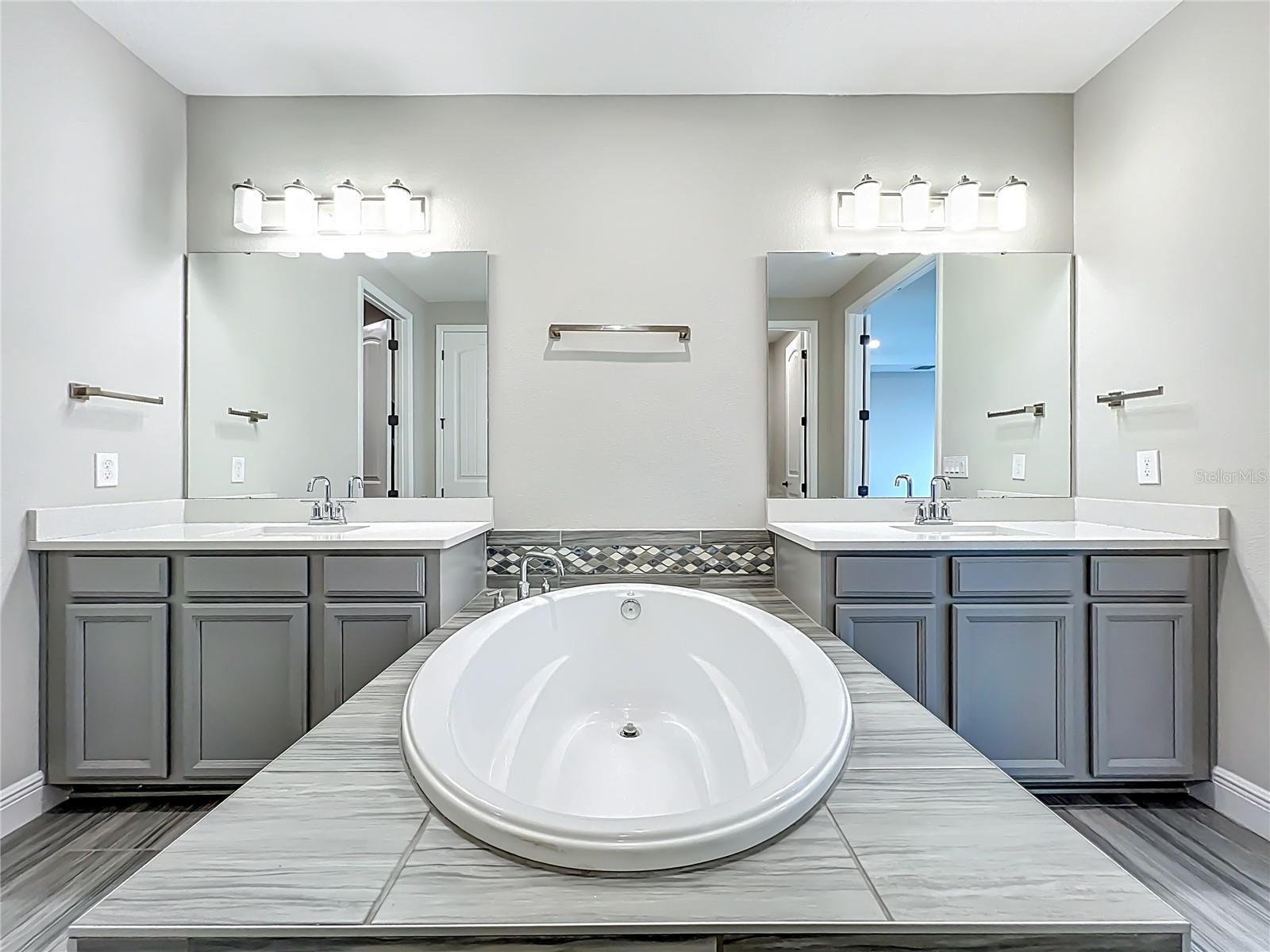 Image 61 of 72 For 9929 Summerlake Groves Street