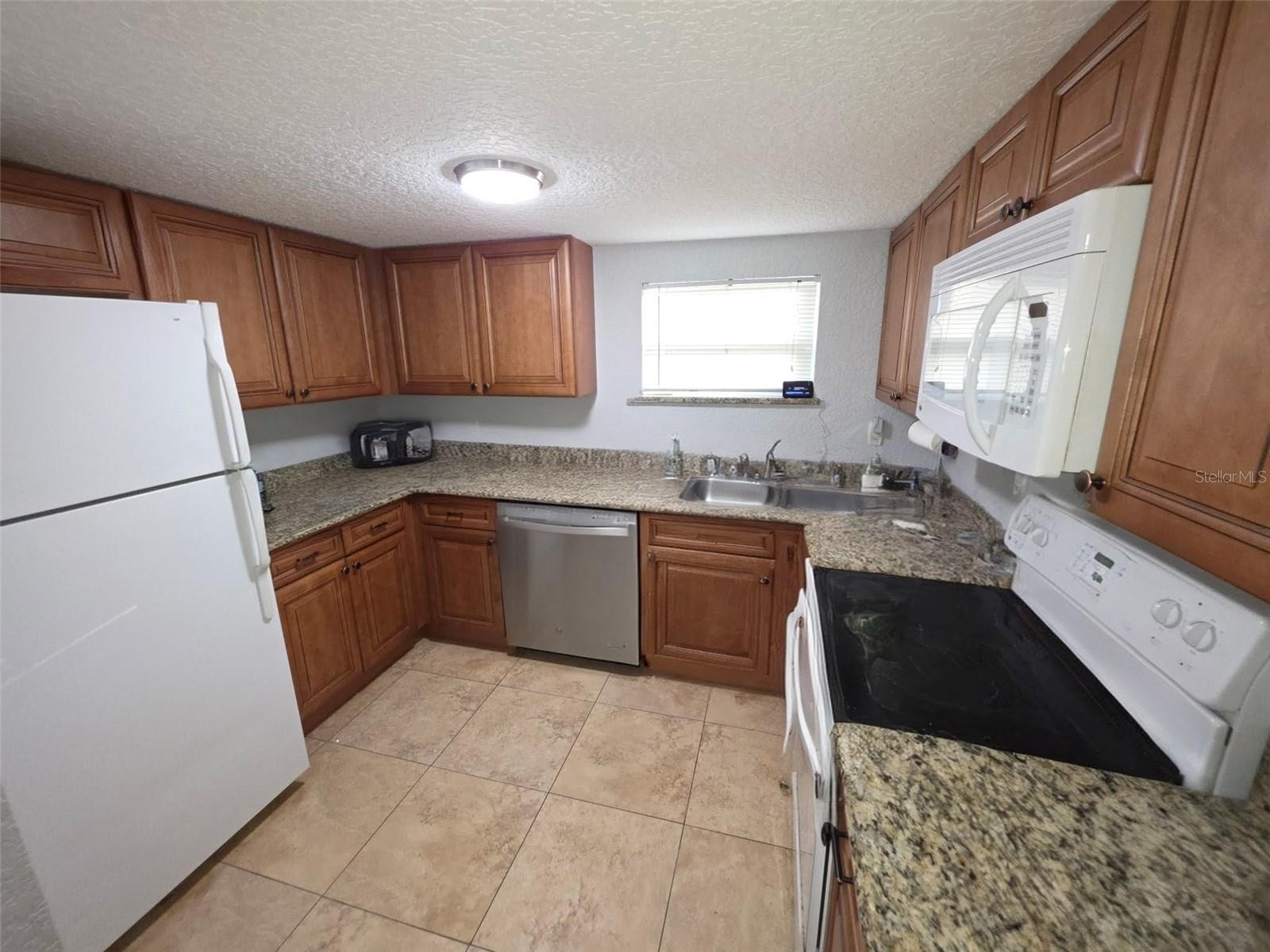 Image 3 of 9 For 4425 Fairview Avenue