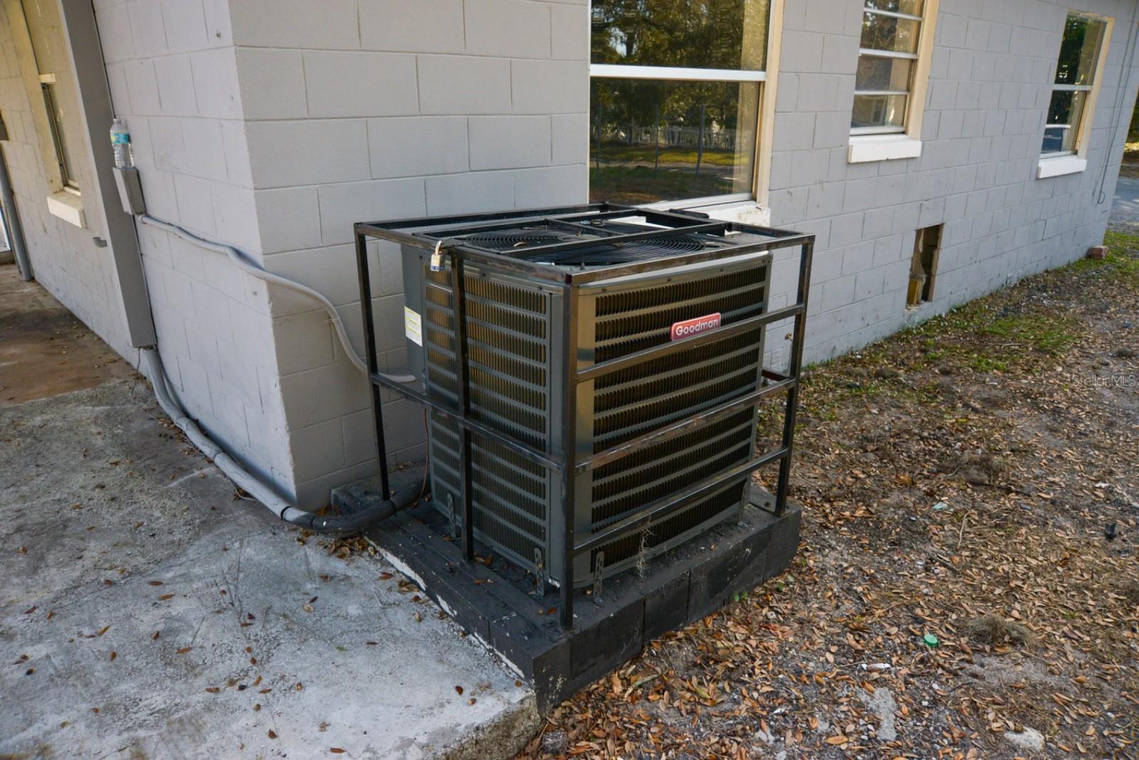 Image 13 of 31 For 5225 Old Winter Garden Road