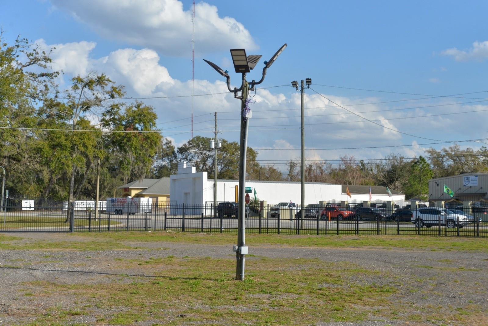 Image 16 of 31 For 5225 Old Winter Garden Road