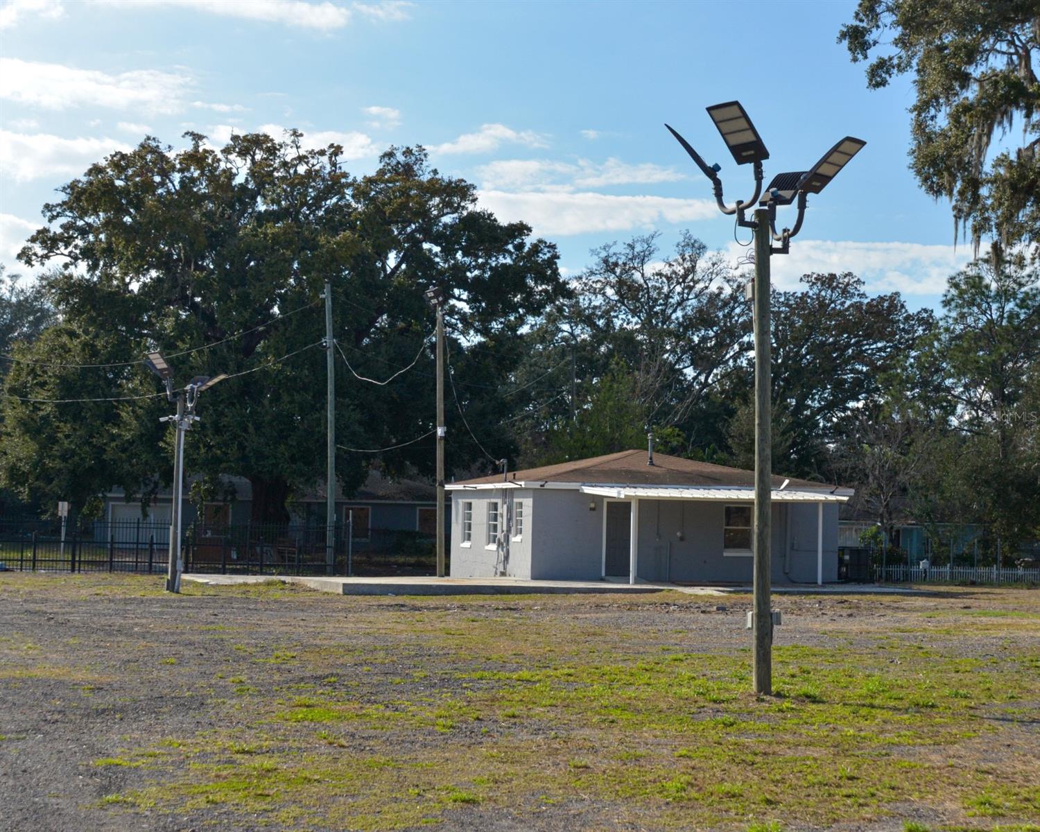 Image 9 of 31 For 5225 Old Winter Garden Road