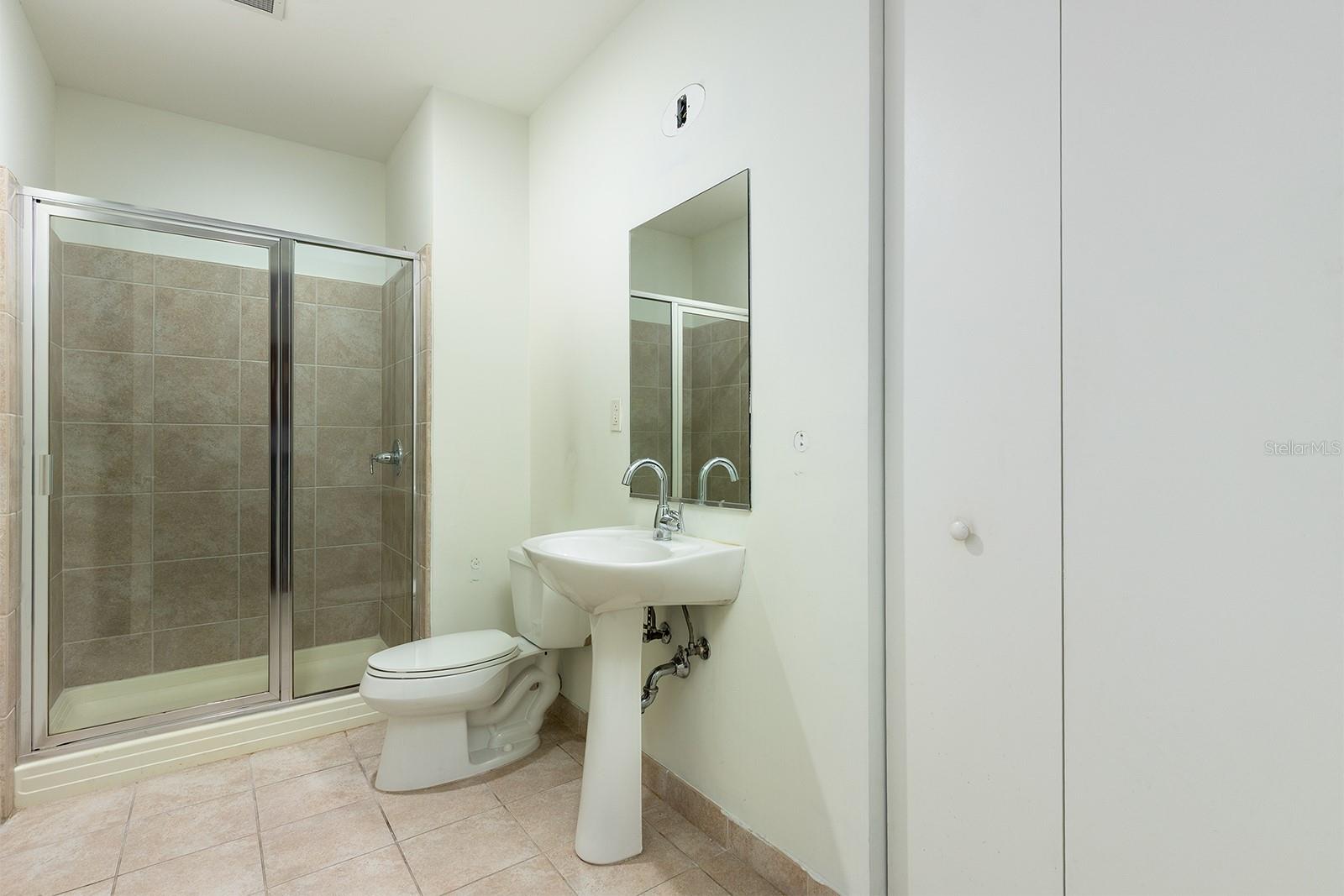 Image 19 of 34 For 150 Robinson Street 2408