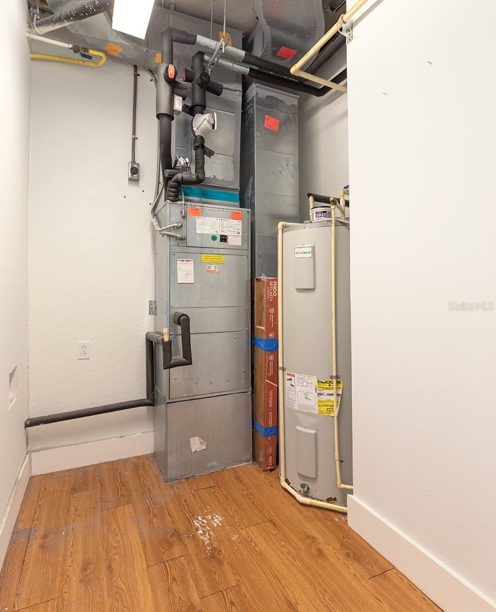 Image 20 of 34 For 150 Robinson Street 2408