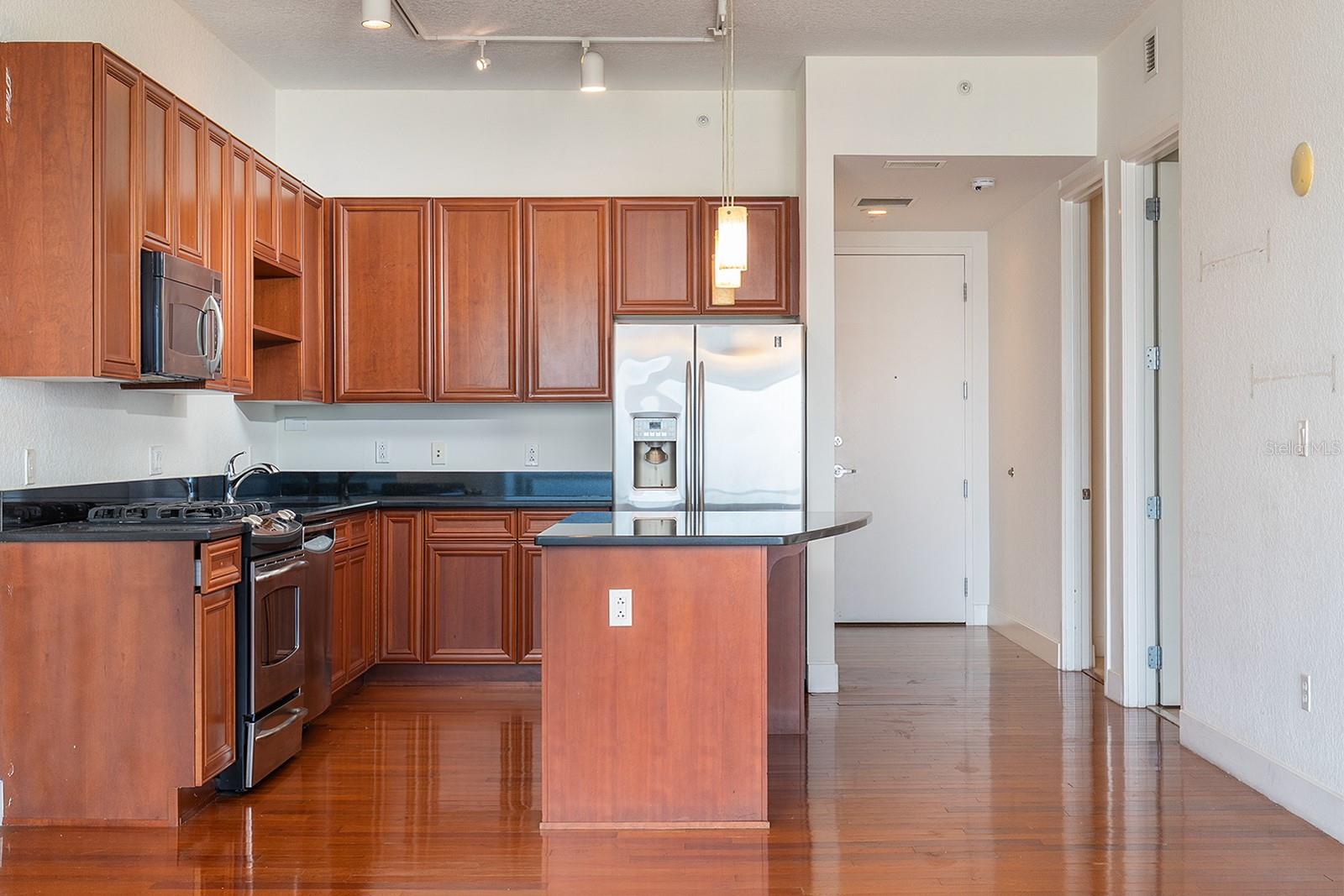 Image 8 of 34 For 150 Robinson Street 2408