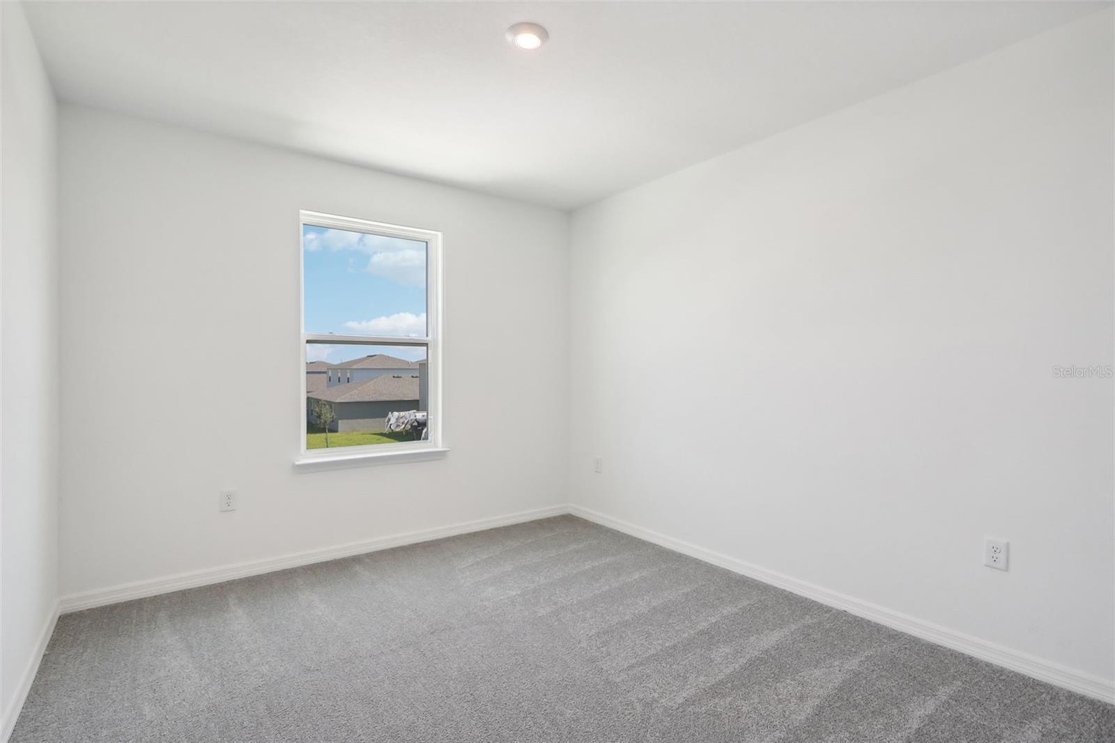 Image 25 of 33 For 5487 Meadow Walk Drive