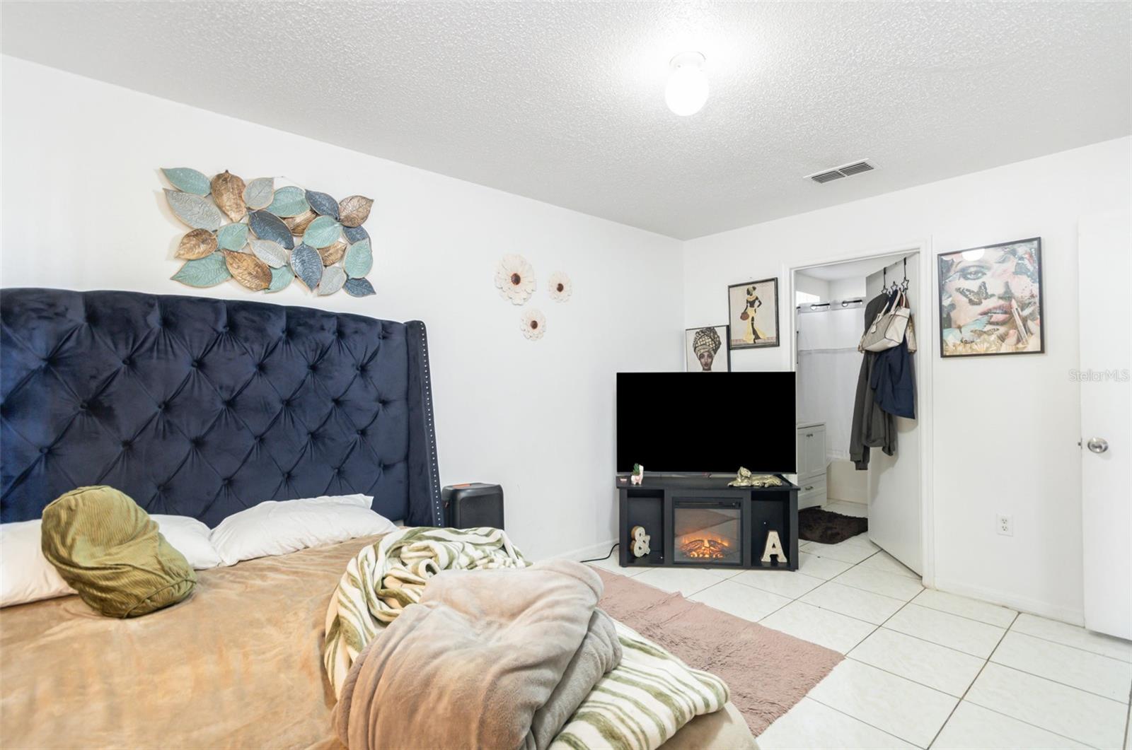 Image 14 of 33 For 5453 Wood Crossing Street