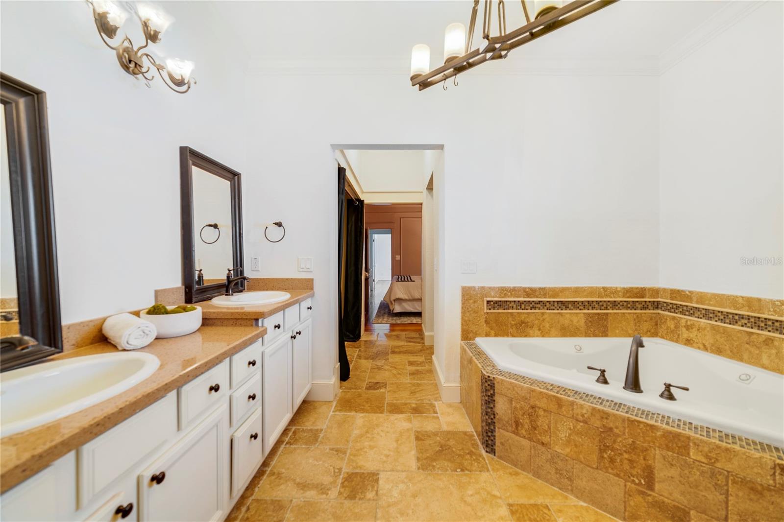 Image 21 of 31 For 819 Pine Street