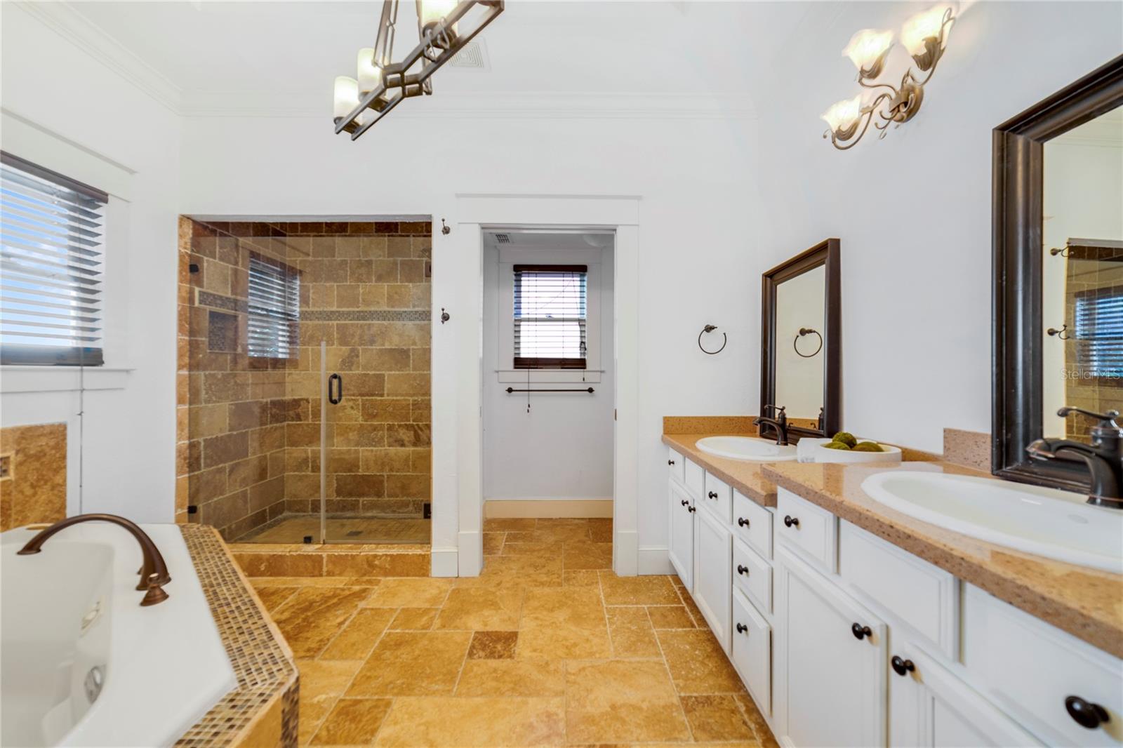 Image 22 of 31 For 819 Pine Street