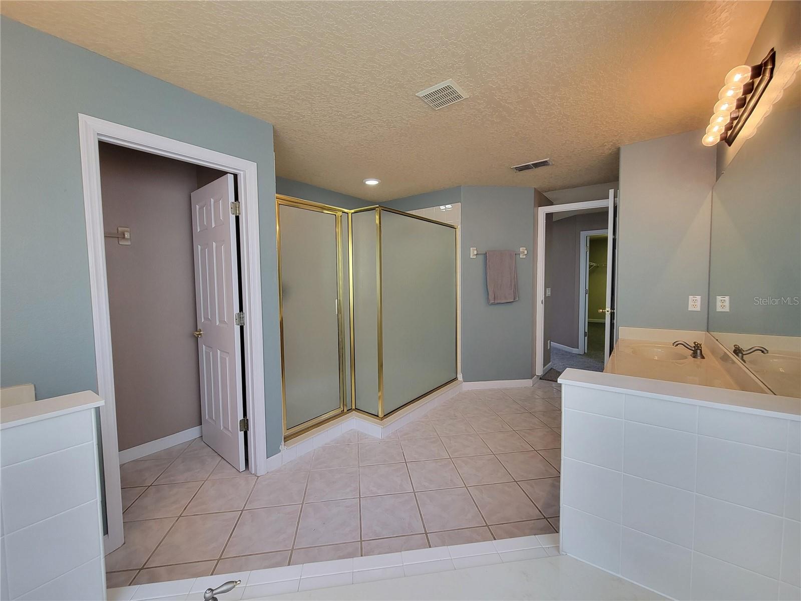 Image 66 of 93 For 3145 Twisted Oak Loop