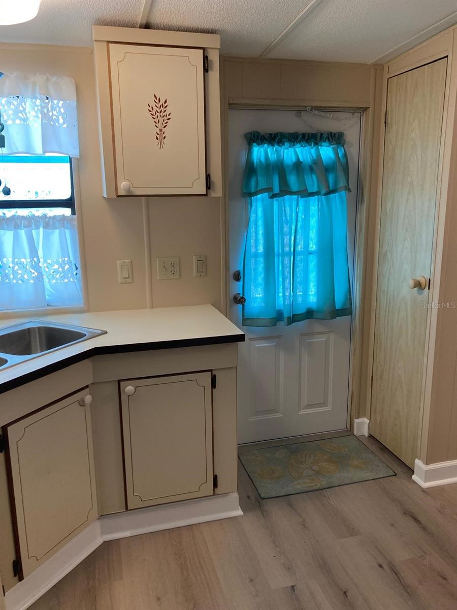 Image 18 of 45 For 2824 Manatee Road