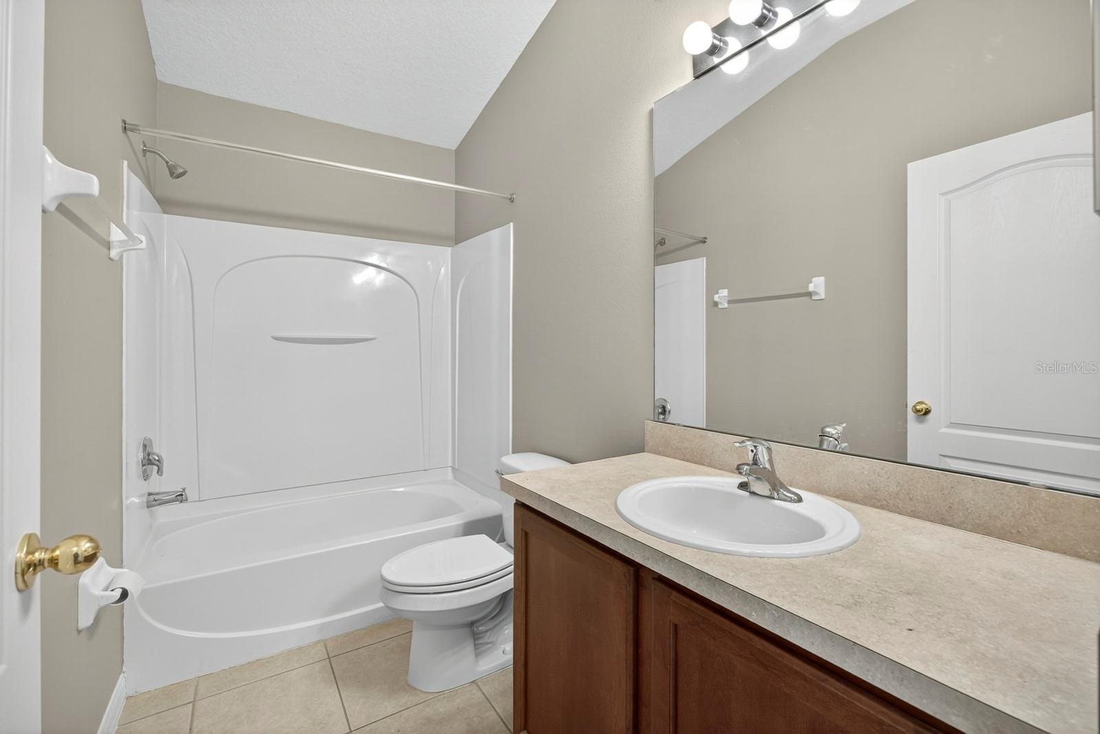 Image 15 of 35 For 863 Ashworth Overlook Drive C