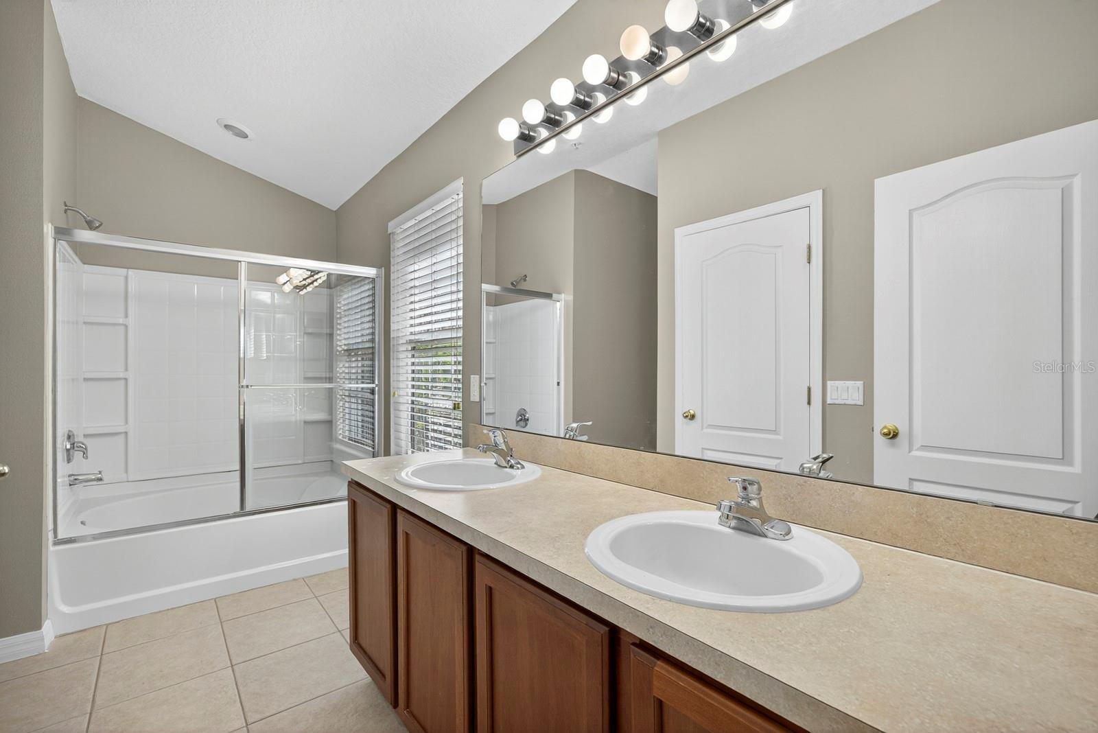 Image 19 of 35 For 863 Ashworth Overlook Drive C