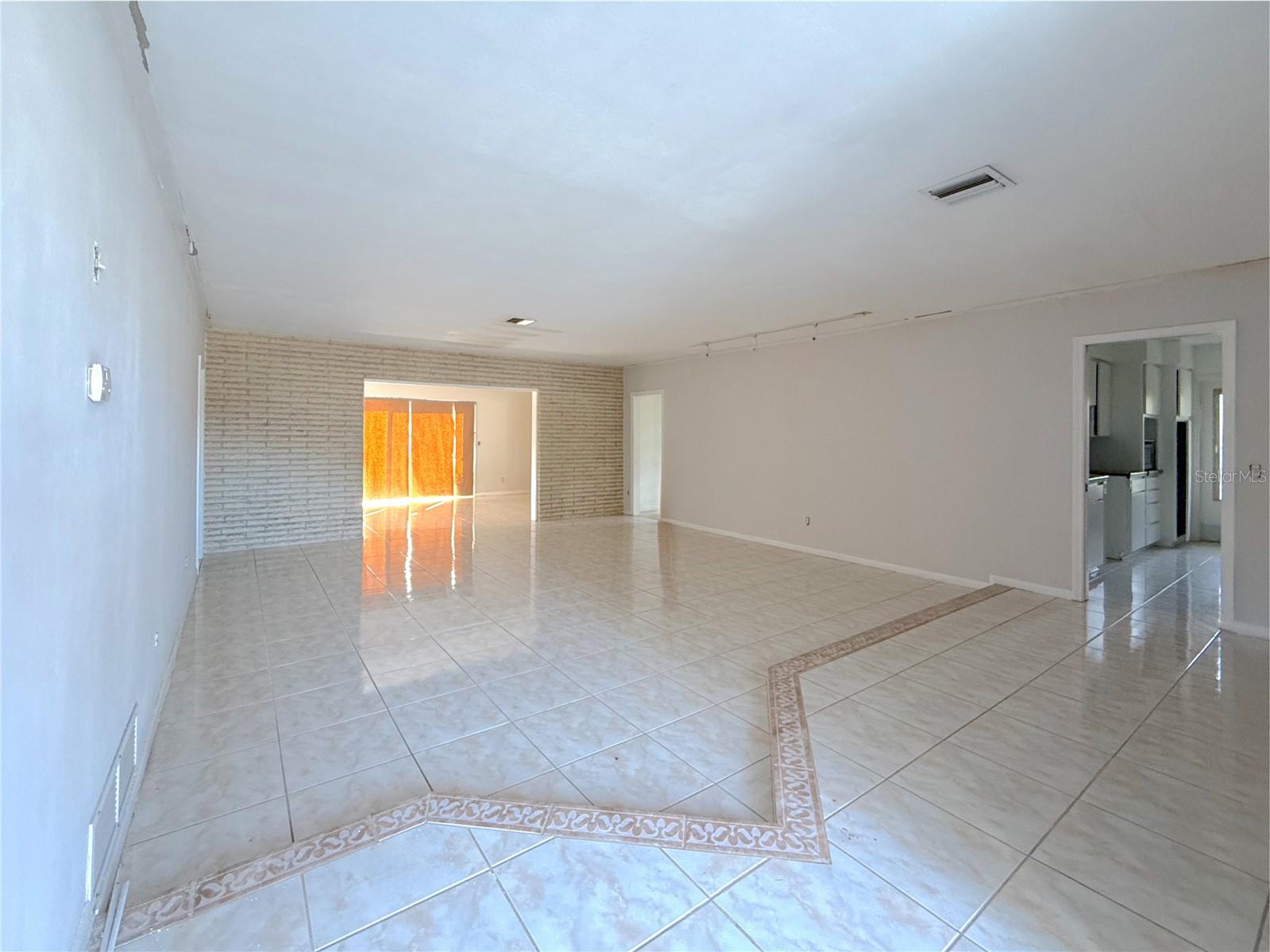 Image 10 of 42 For 2464 Derbyshire Road