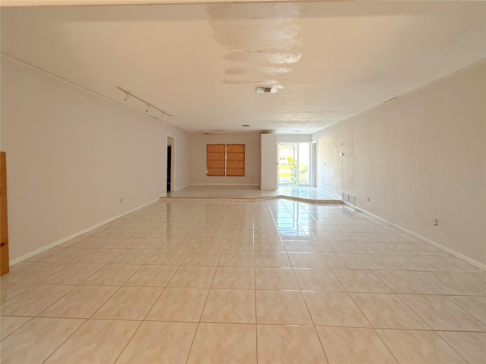 Image 11 of 42 For 2464 Derbyshire Road