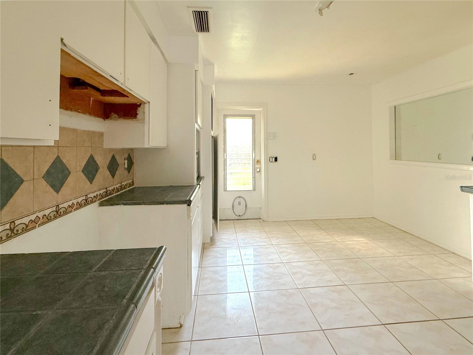 Image 16 of 42 For 2464 Derbyshire Road