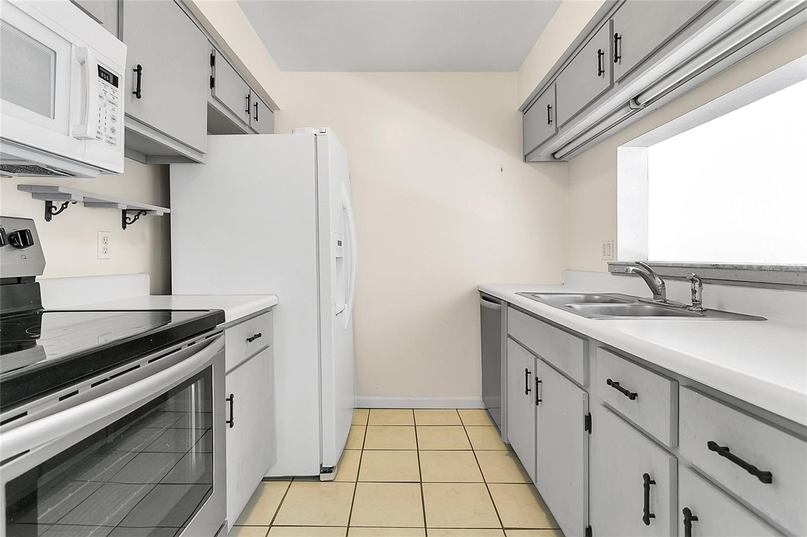 Image 8 of 15 For 305 Northlake Drive 305