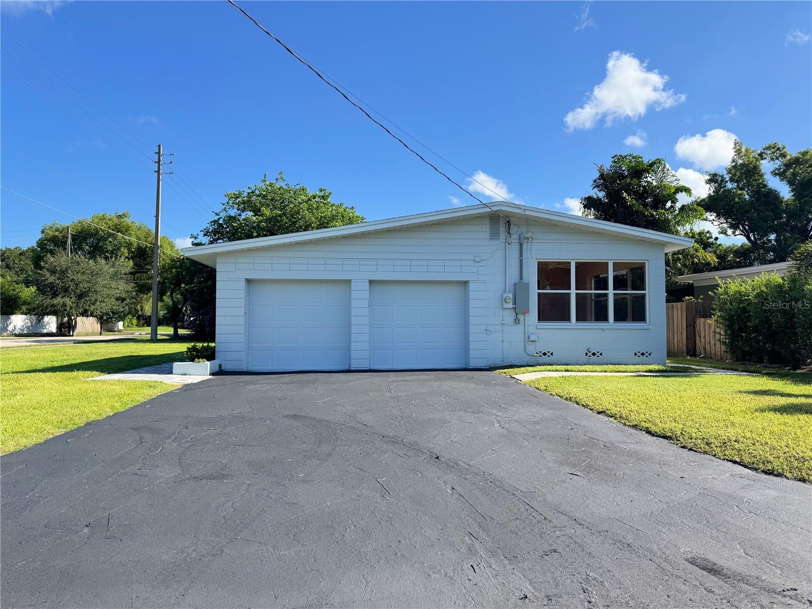 Image 15 of 59 For 631 Crystal Lake Drive