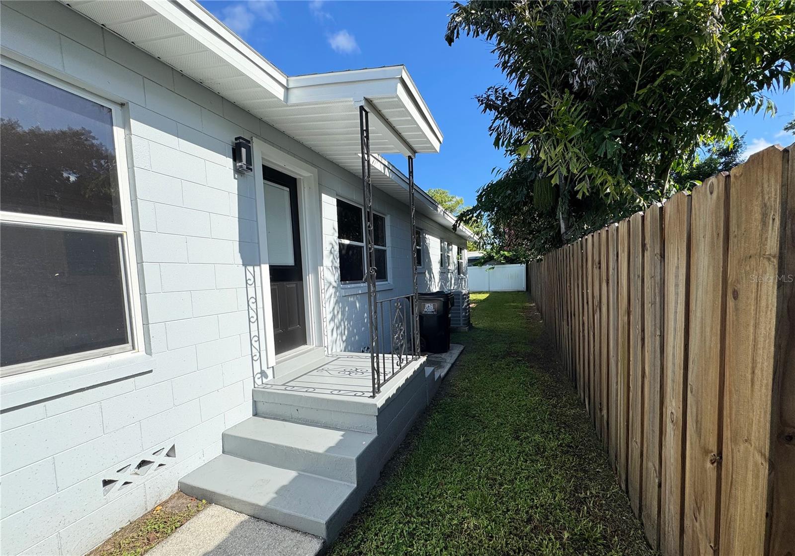 Image 7 of 59 For 631 Crystal Lake Drive