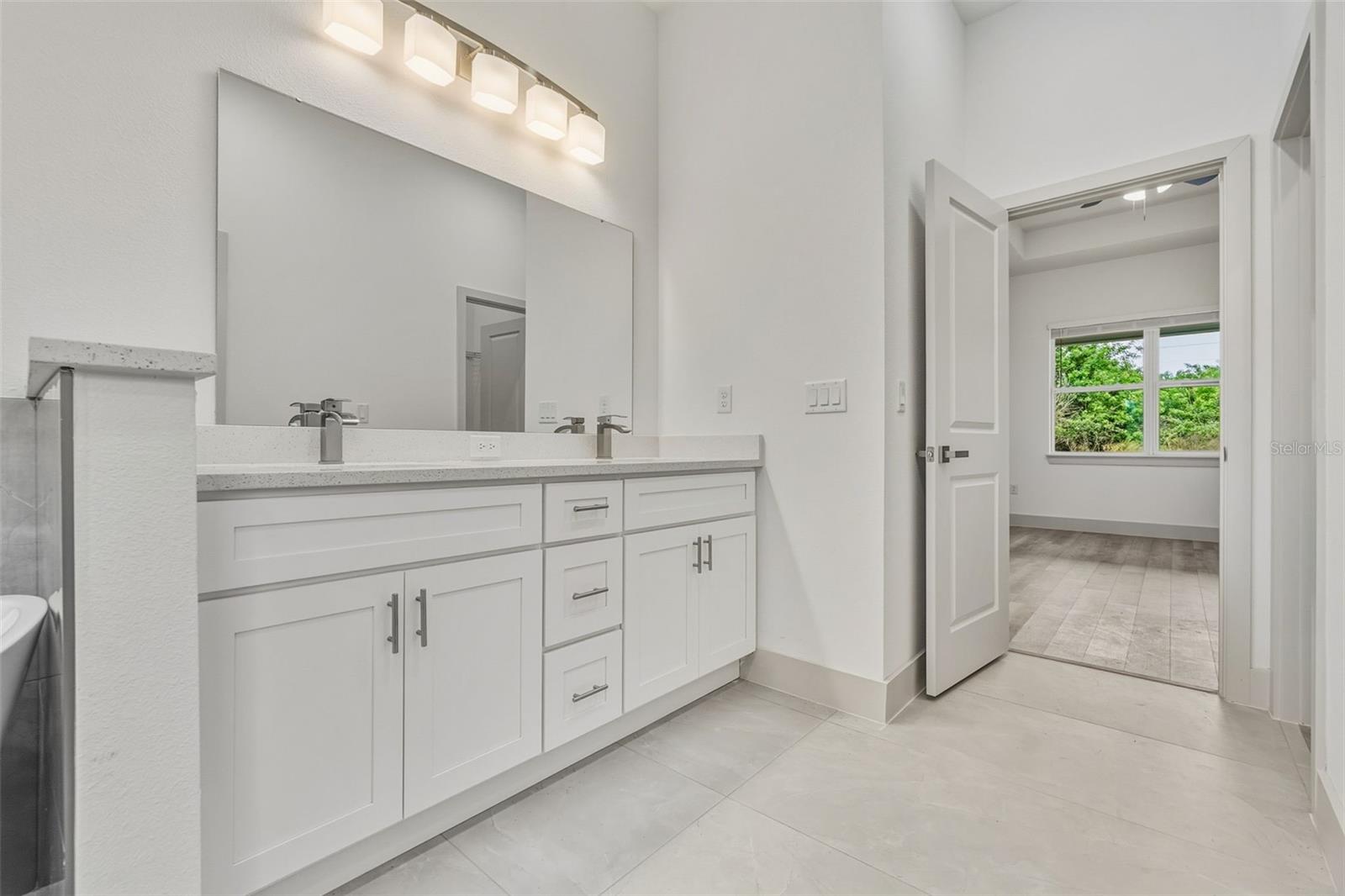 Image 13 of 21 For 558 Rutland Circle