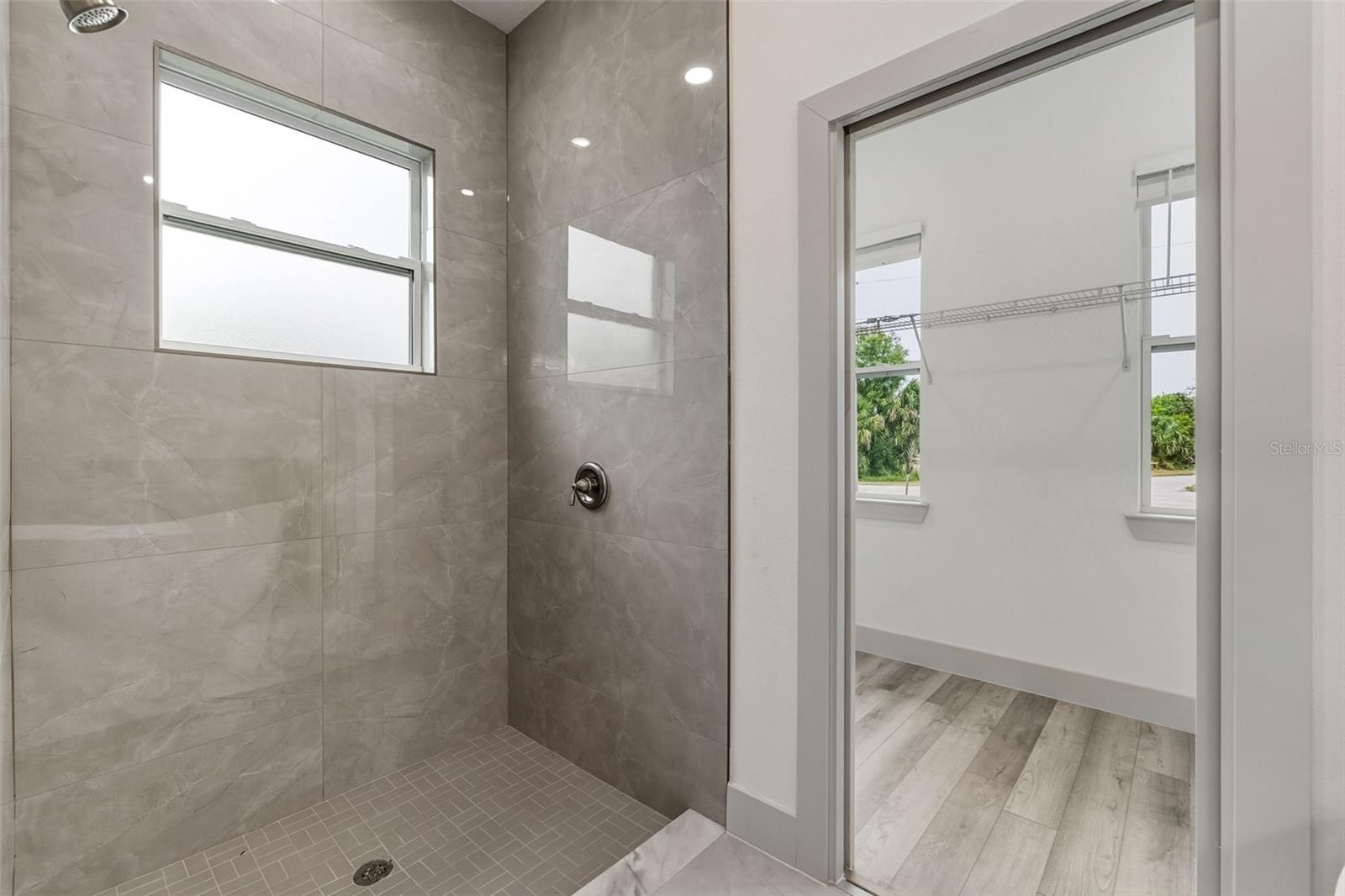 Image 14 of 21 For 558 Rutland Circle