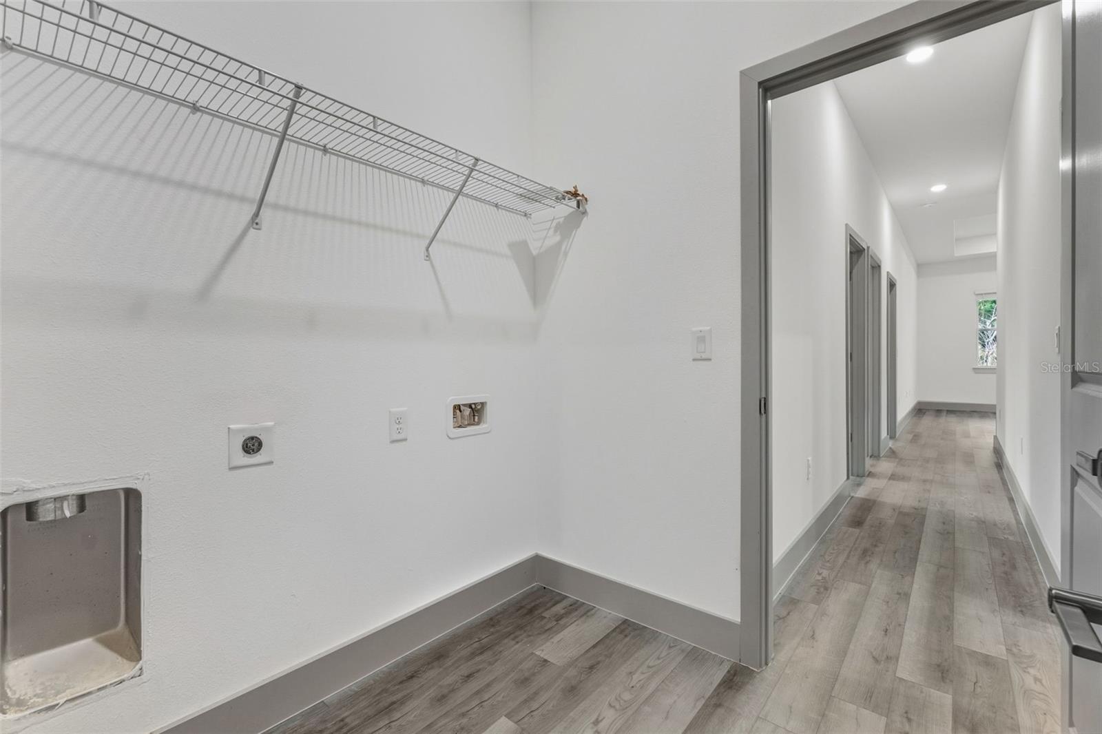 Image 17 of 21 For 558 Rutland Circle