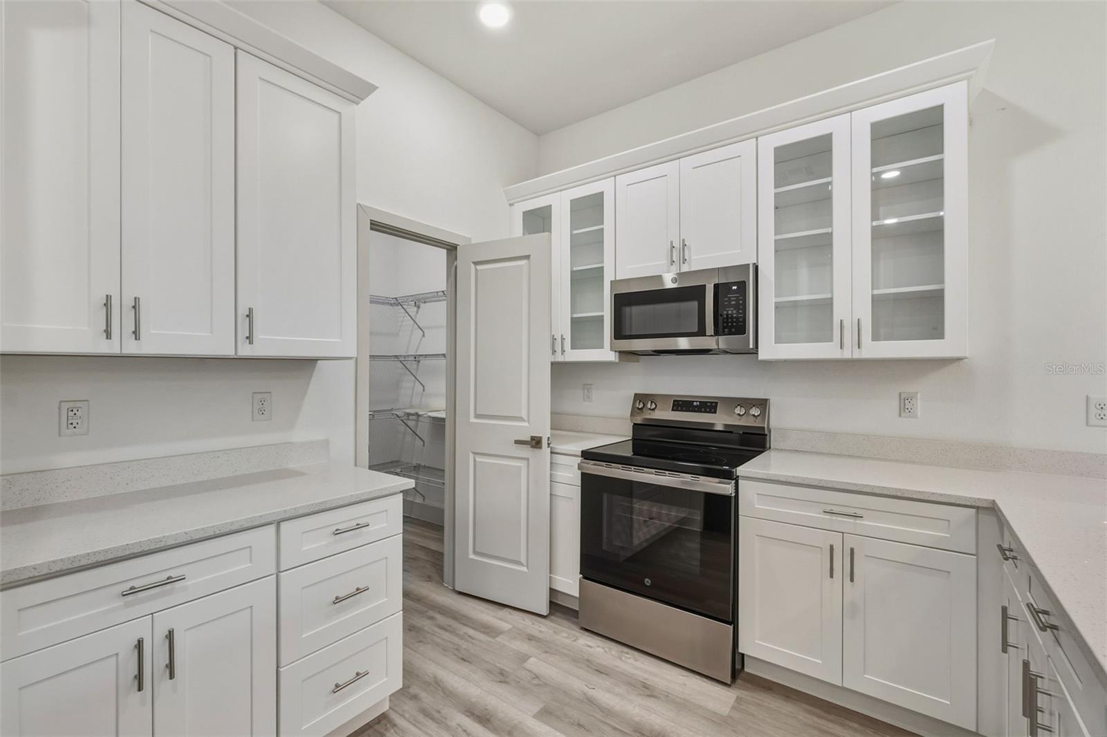 Image 8 of 21 For 558 Rutland Circle