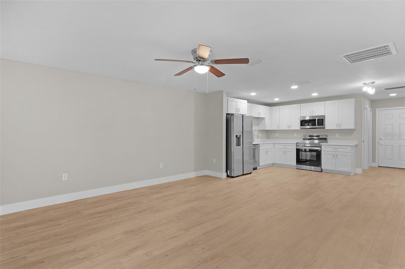 Listing photo id 9 for 9170 Travis Drive