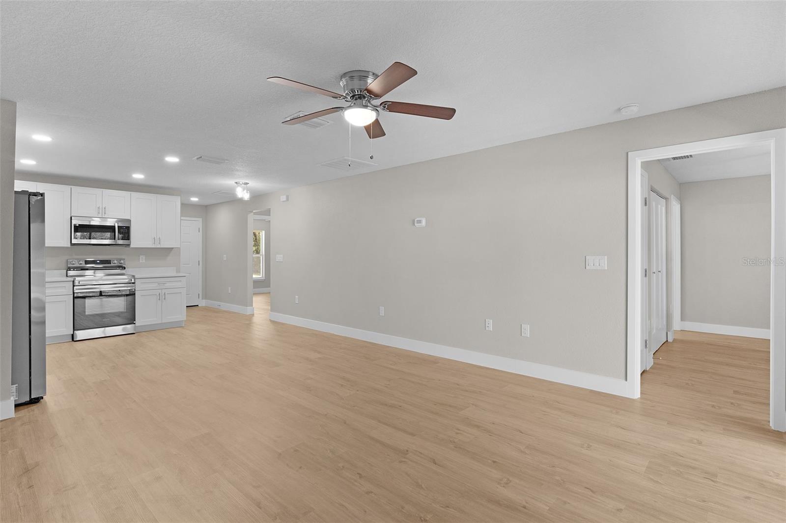 Listing photo id 10 for 9170 Travis Drive