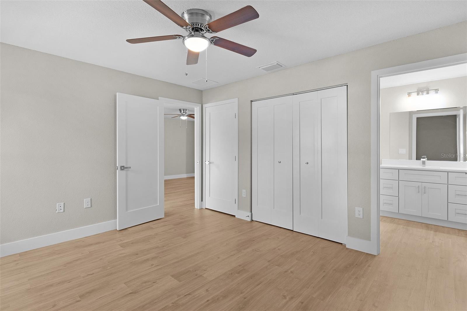 Listing photo id 12 for 9170 Travis Drive