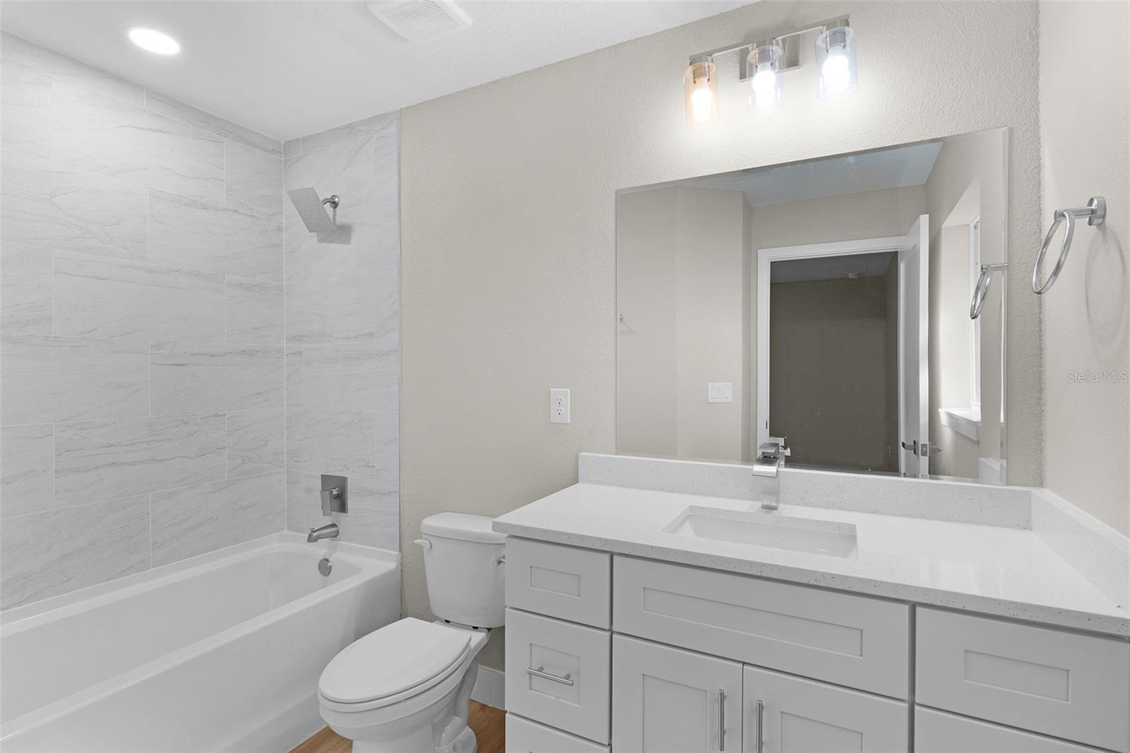 Listing photo id 16 for 9170 Travis Drive