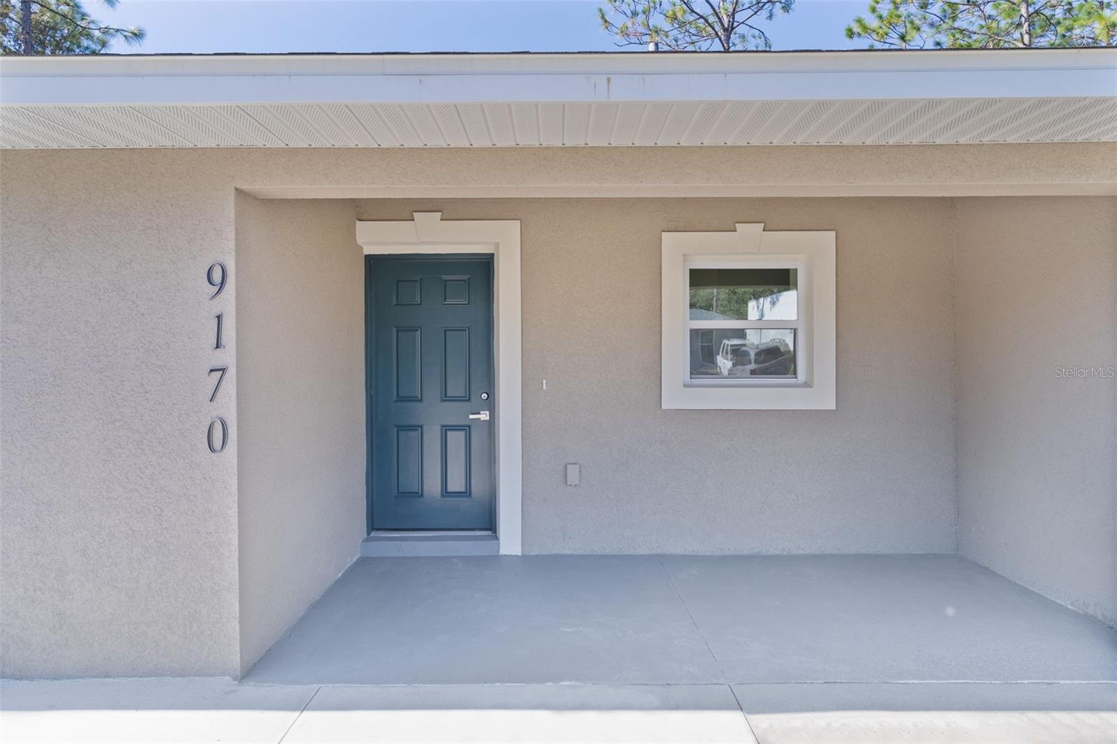 Listing photo id 2 for 9170 Travis Drive
