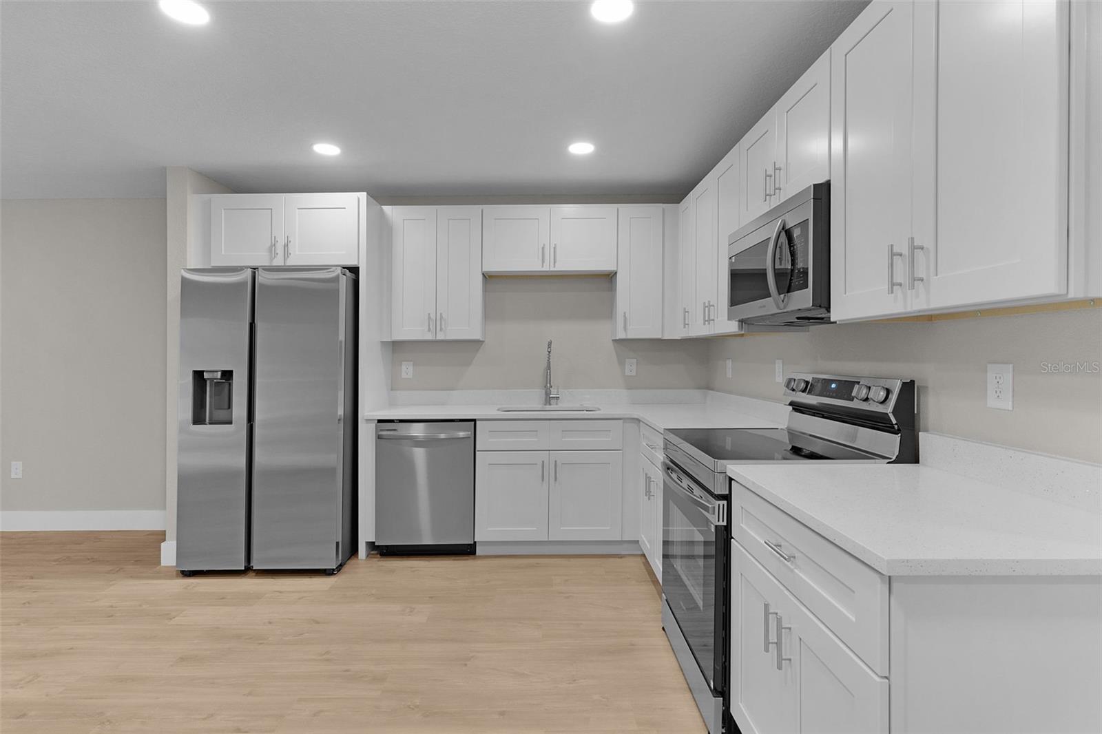 Listing photo id 4 for 9170 Travis Drive