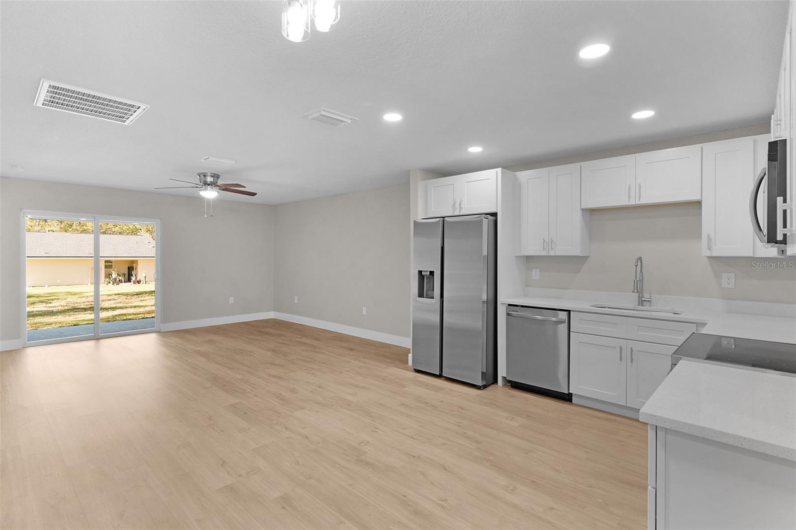 Listing photo id 6 for 9170 Travis Drive