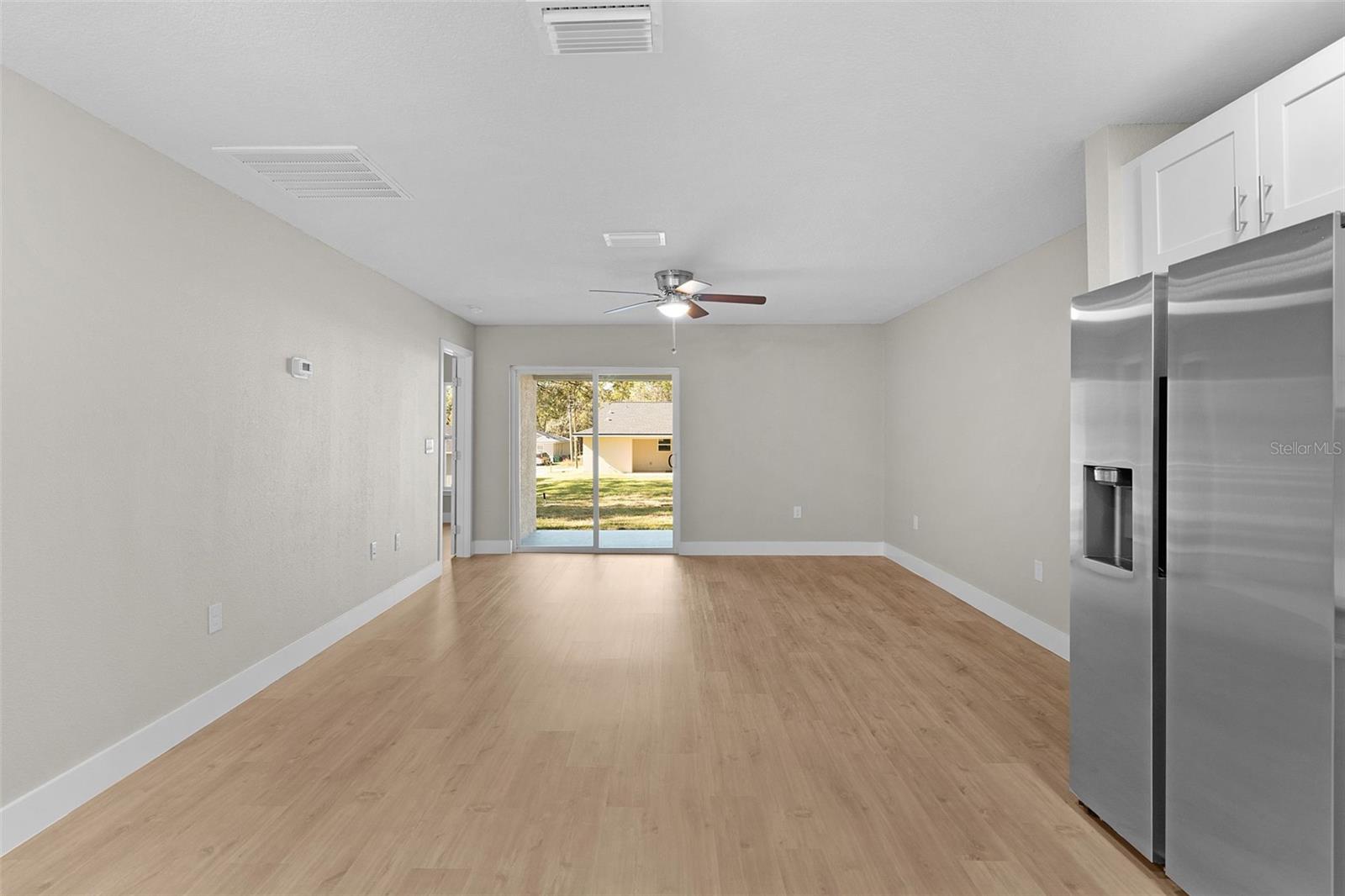 Listing photo id 7 for 9170 Travis Drive