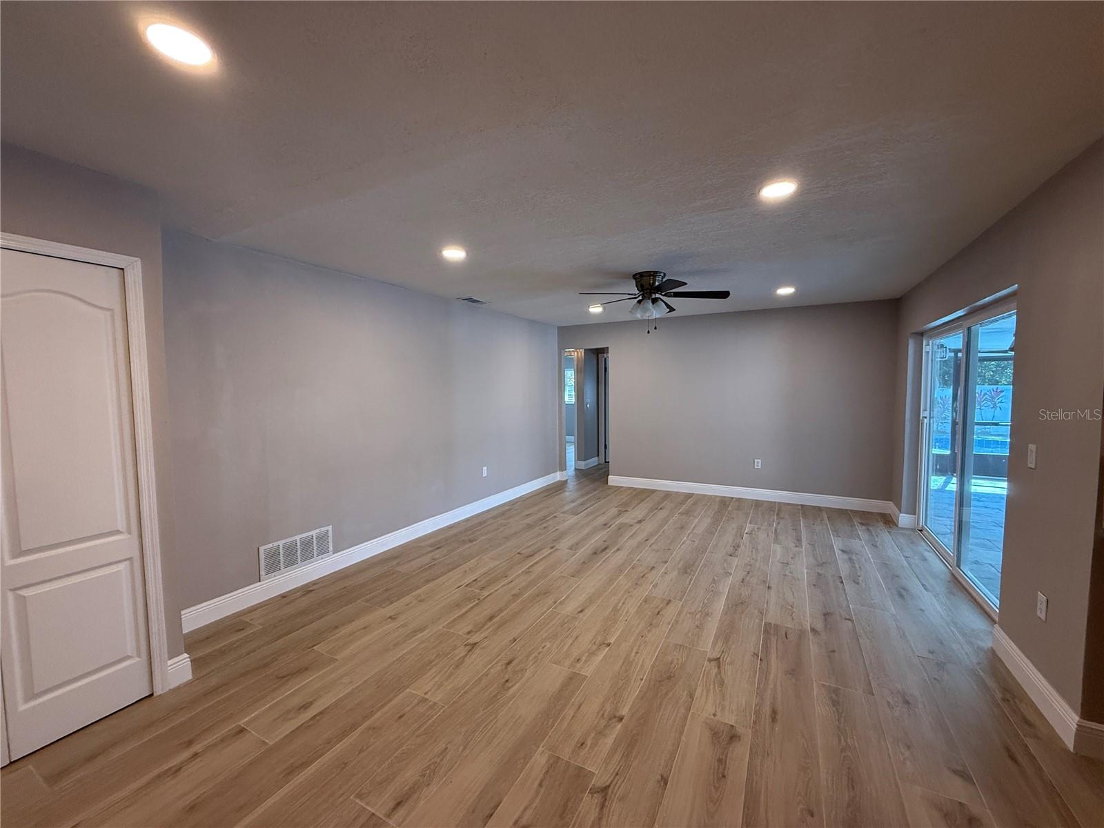 Image 11 of 22 For 1041 Manchester Circle