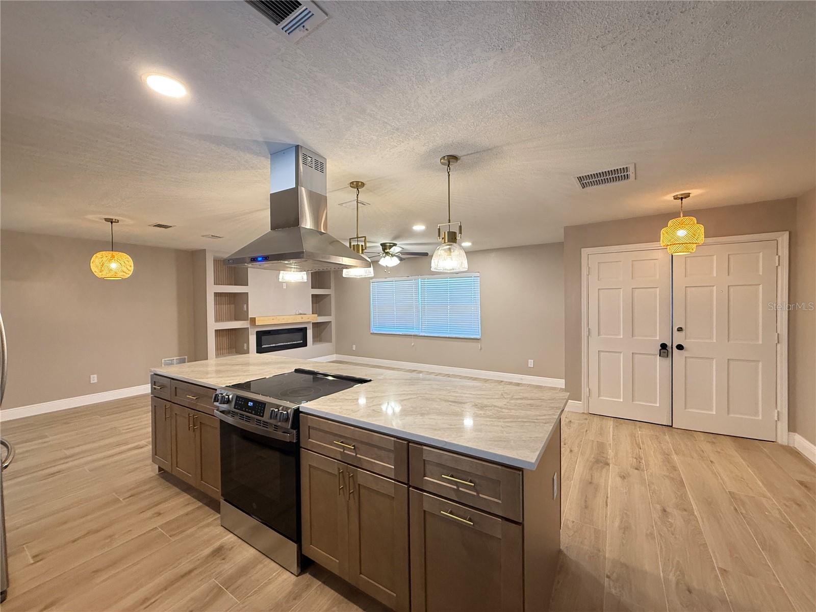 Image 4 of 22 For 1041 Manchester Circle