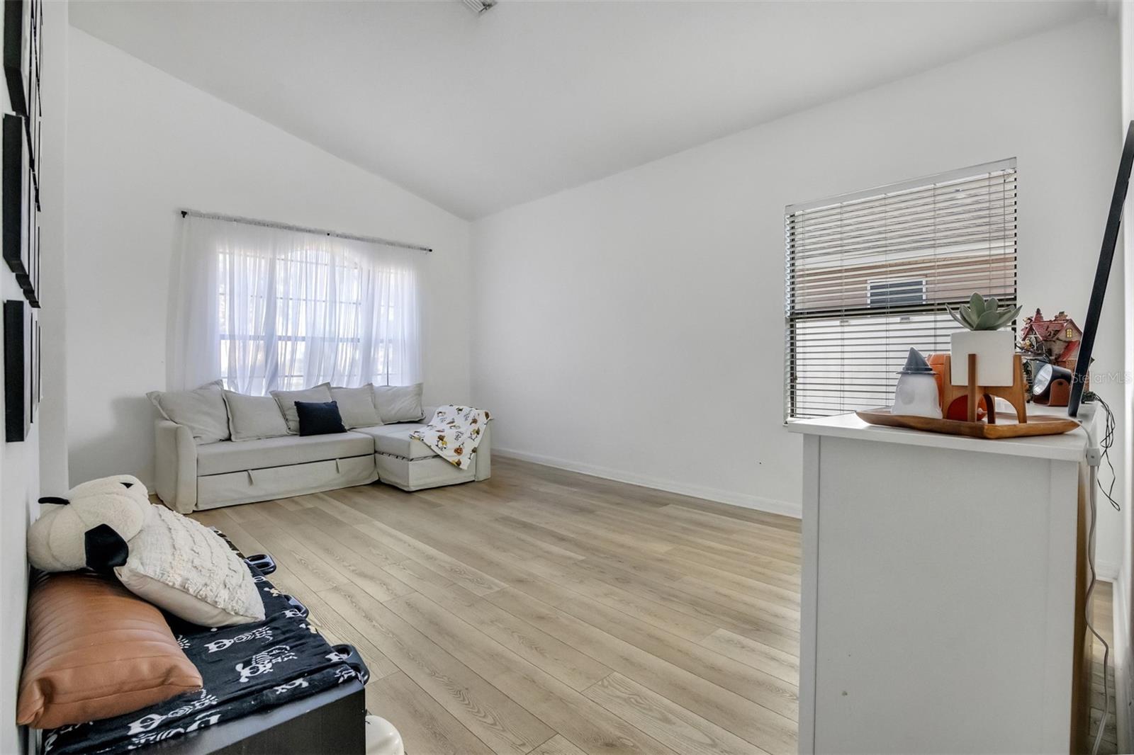 Image 18 of 27 For 907 Bridgeford Crossing Boulevard