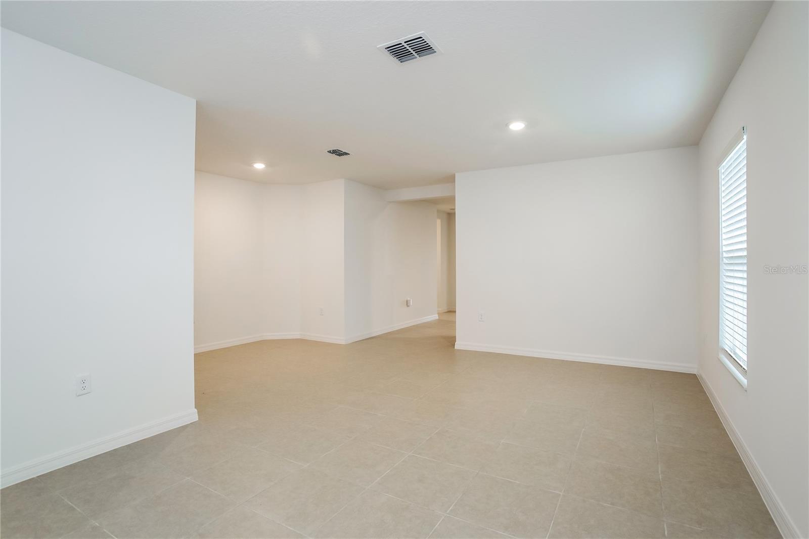 Image 2 of 16 For 1674 Hideaway Flat Street