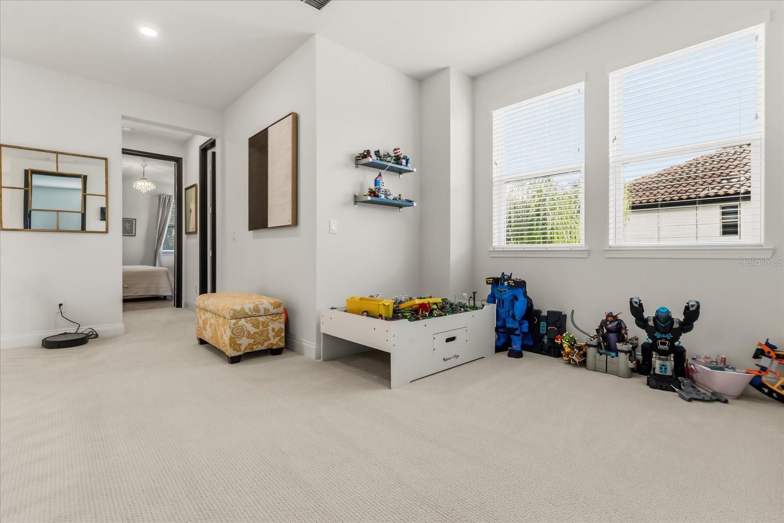 Image 32 of 70 For 639 Primrose Willow Way