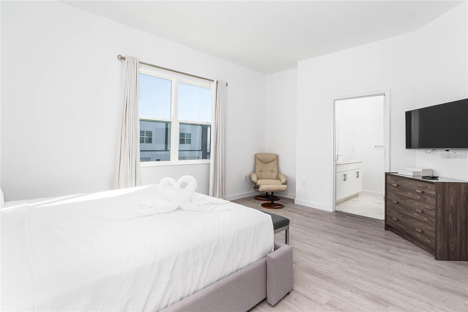 Image 14 of 32 For 392 Famagusta Drive