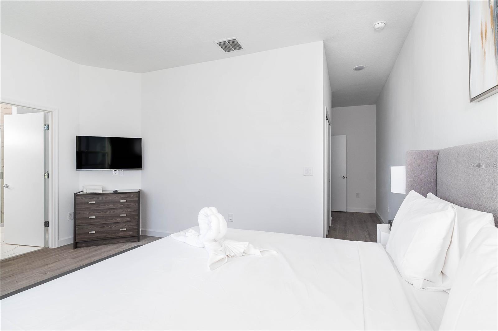 Image 16 of 32 For 392 Famagusta Drive