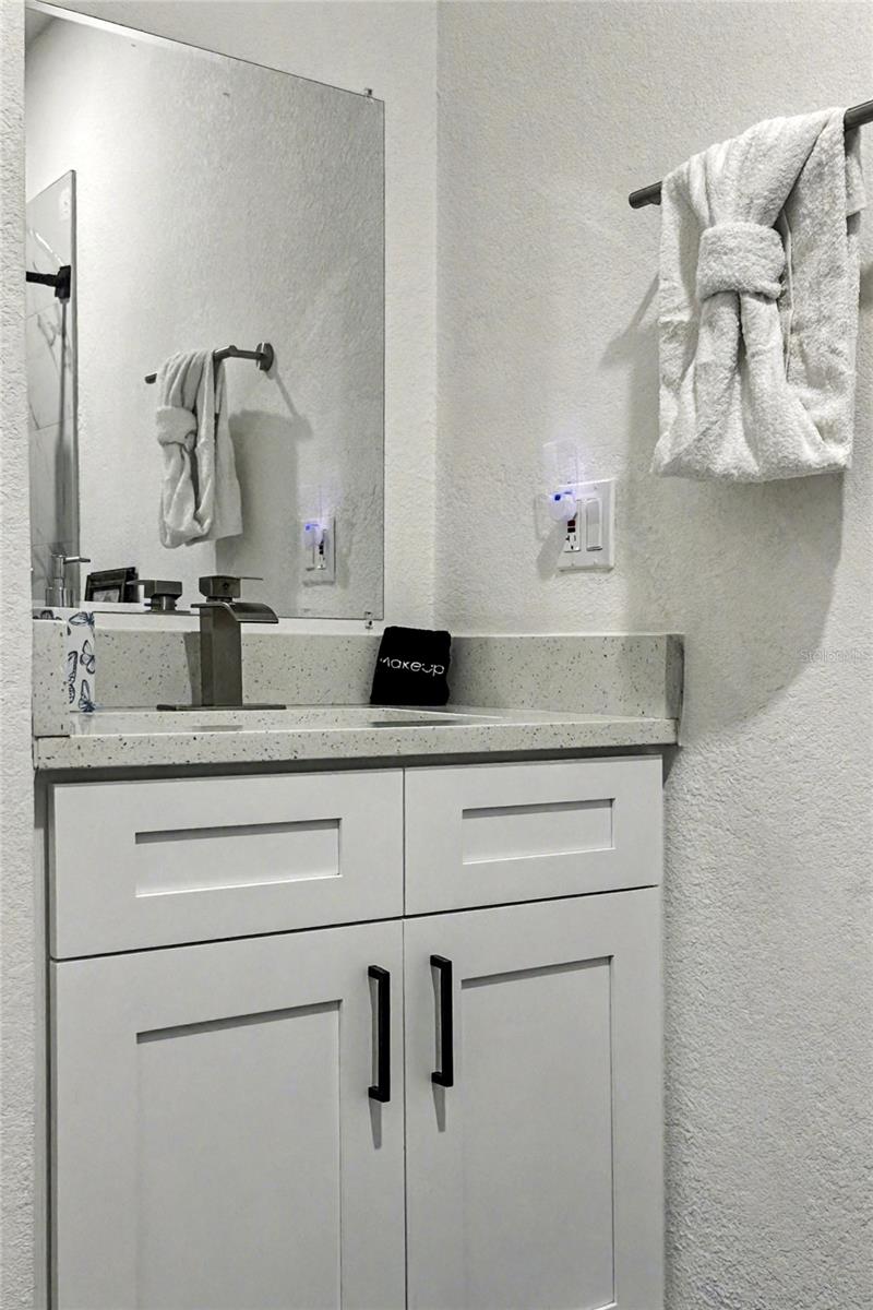 Image 11 of 29 For 6320 Cedar Street Ne