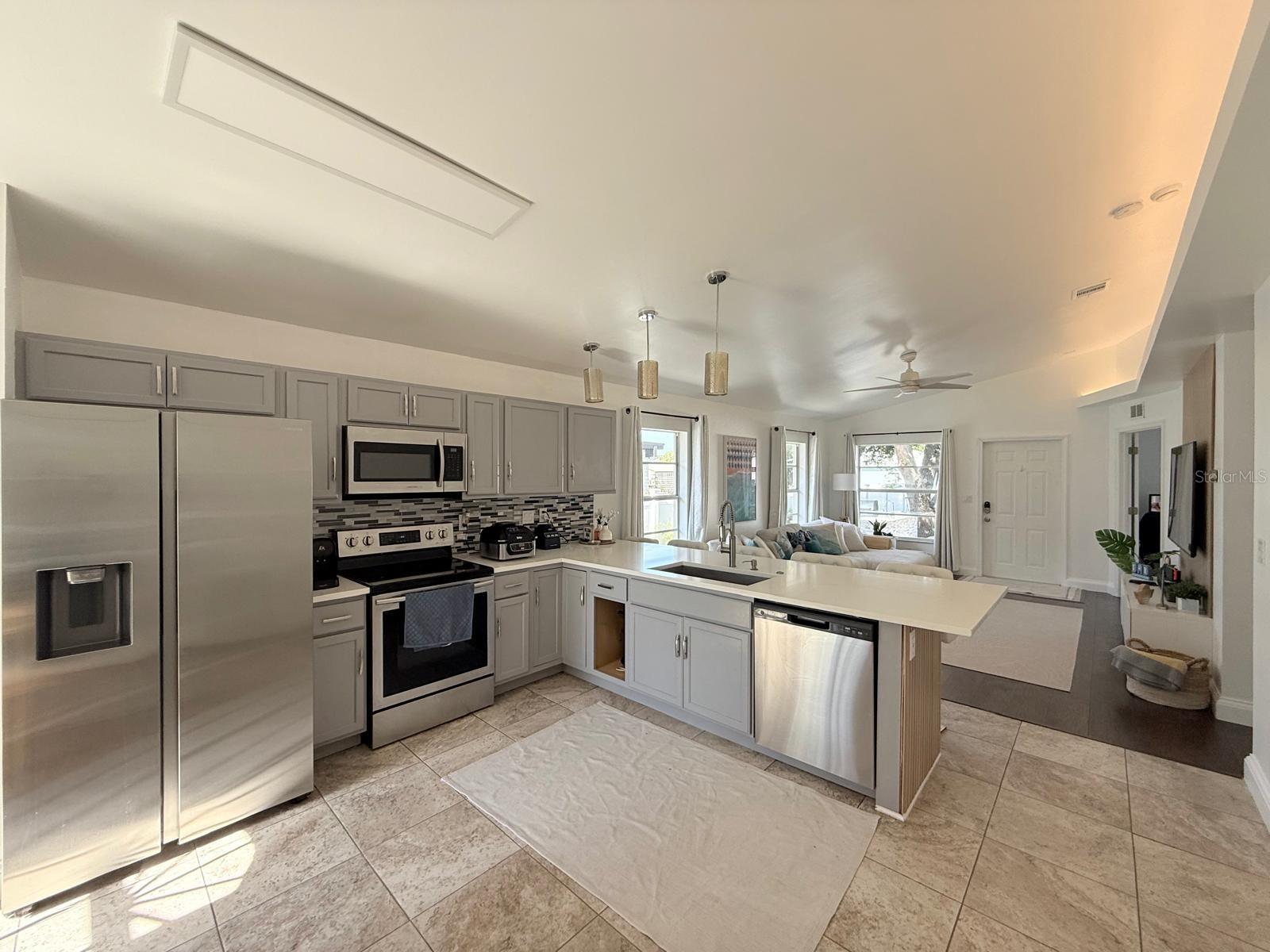 Image 3 of 20 For 13272 Helm Street