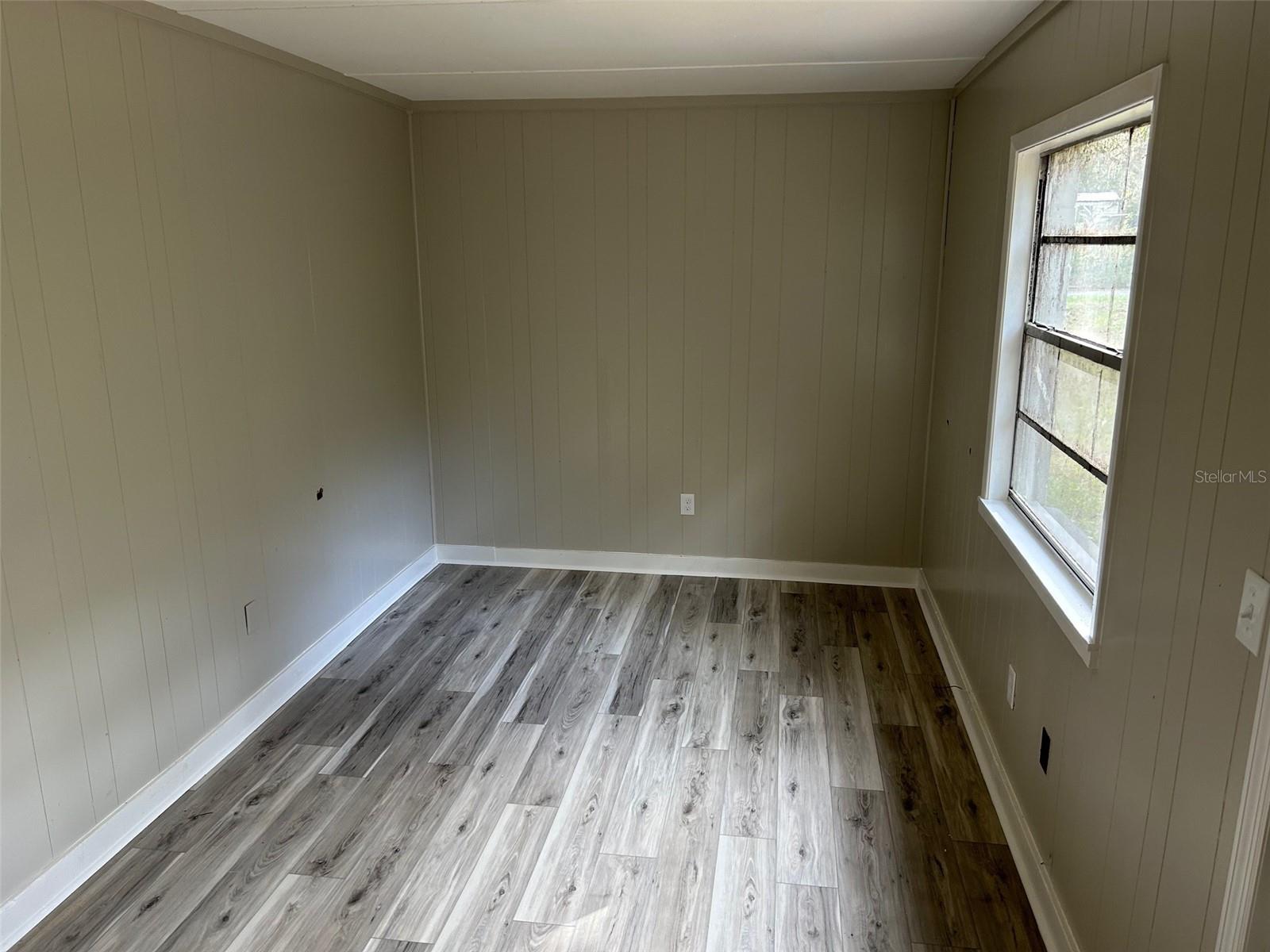 Image 5 of 13 For 2110 43rd Terrace